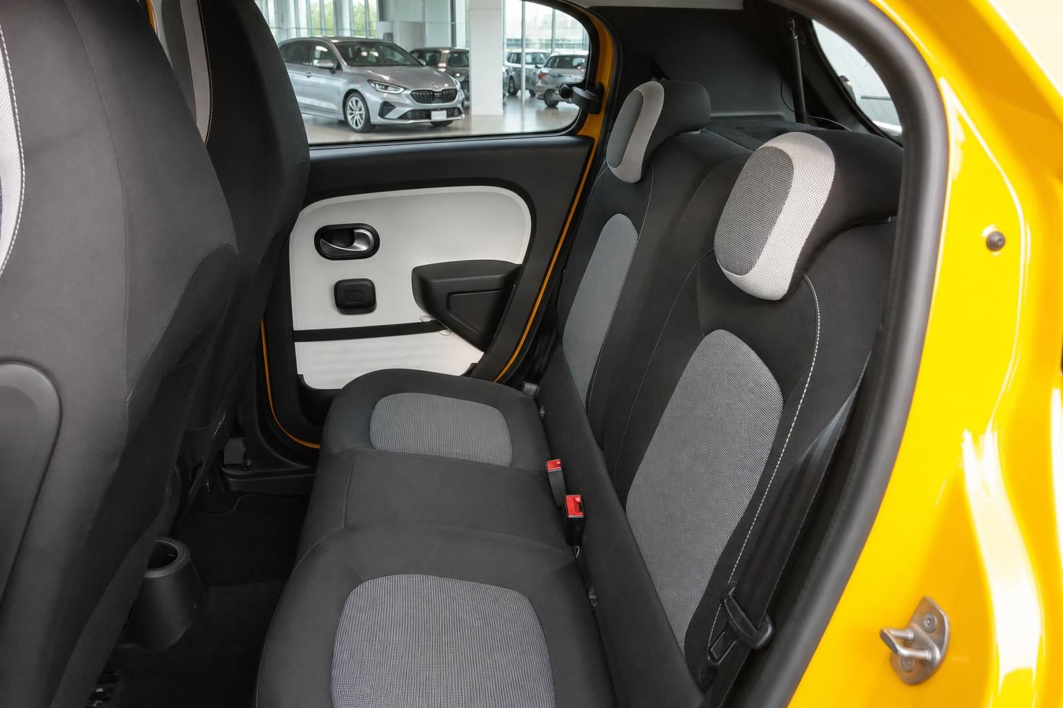 Renault Twingo Rücksitzbank in Grau-Schwarz – geräumiger Fond mit Kopfstützen