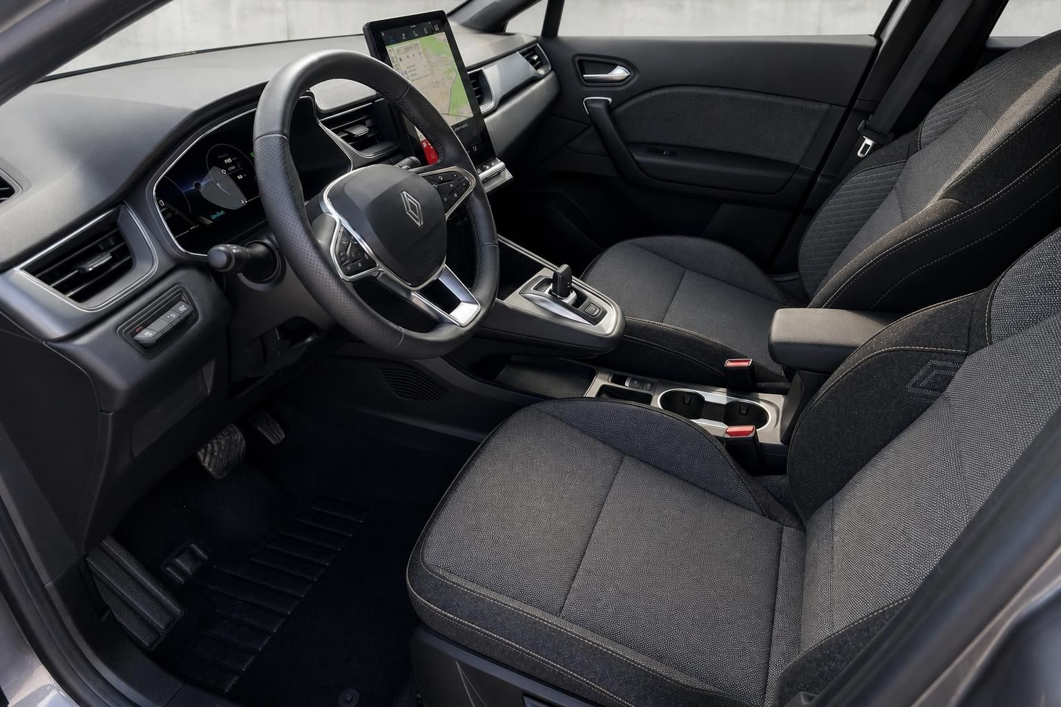 Renault Captur Innenraum mit schwarzer Ausstattung und modernem Touchscreen-Display