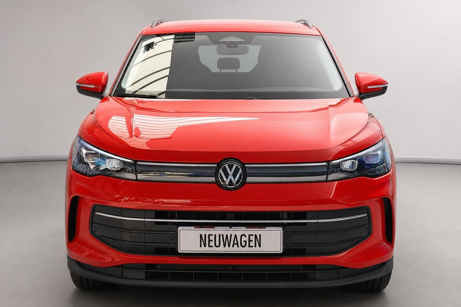 VW Tiguan rot Frontansicht Neuwagen im Studio