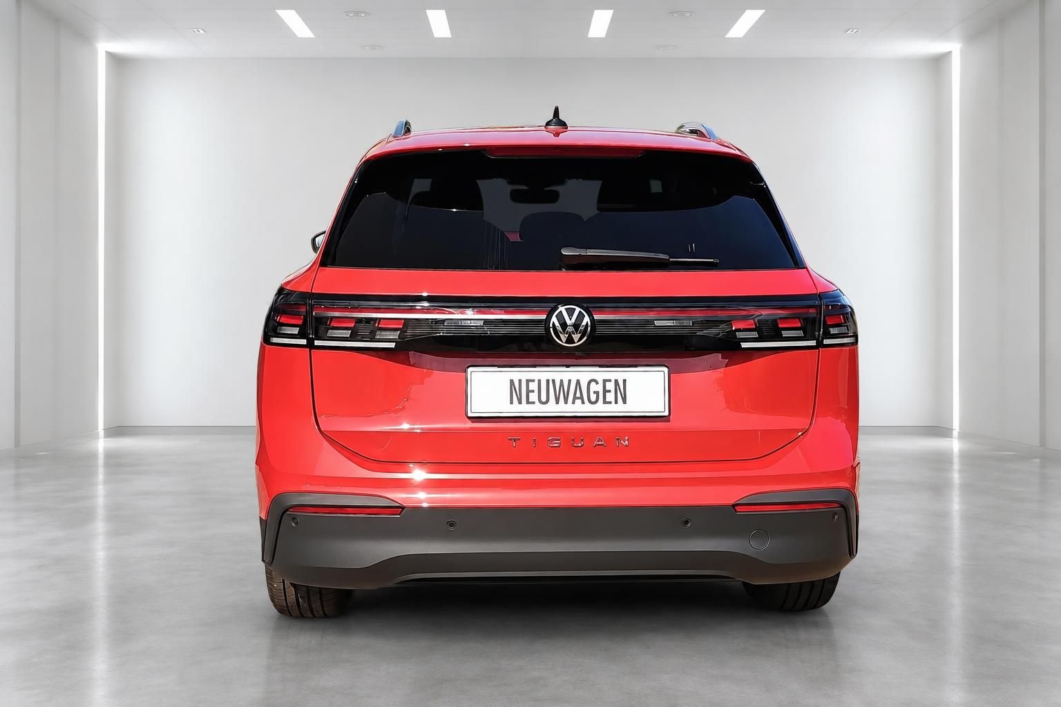 VW Tiguan rot Heckansicht Neuwagen im Studio