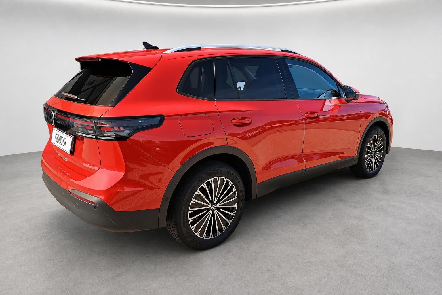 VW Tiguan rot Heck seitlich mit Alufelgen