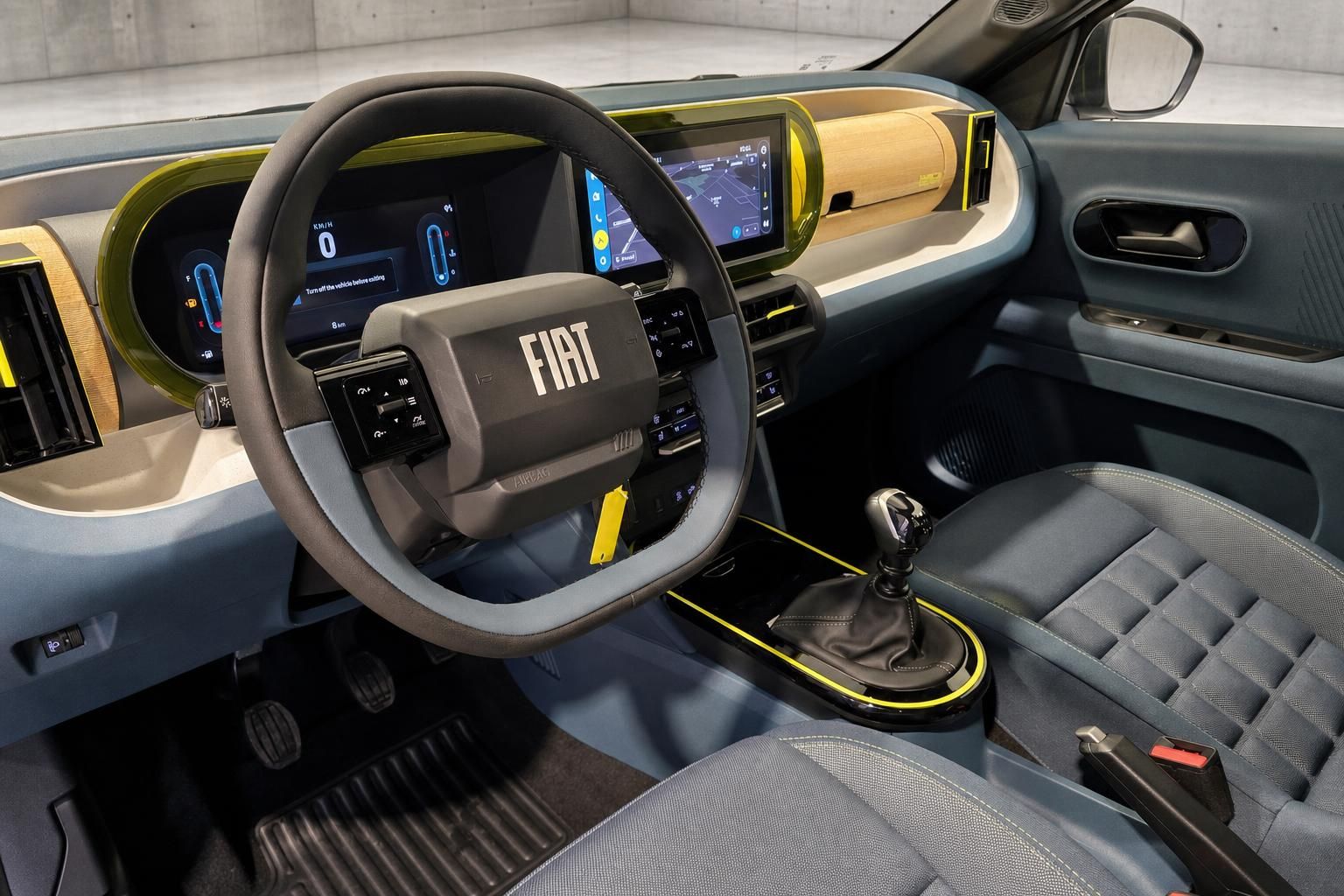Fiat Panda Innenraum mit Cockpit, Lenkrad und Digitaldisplay