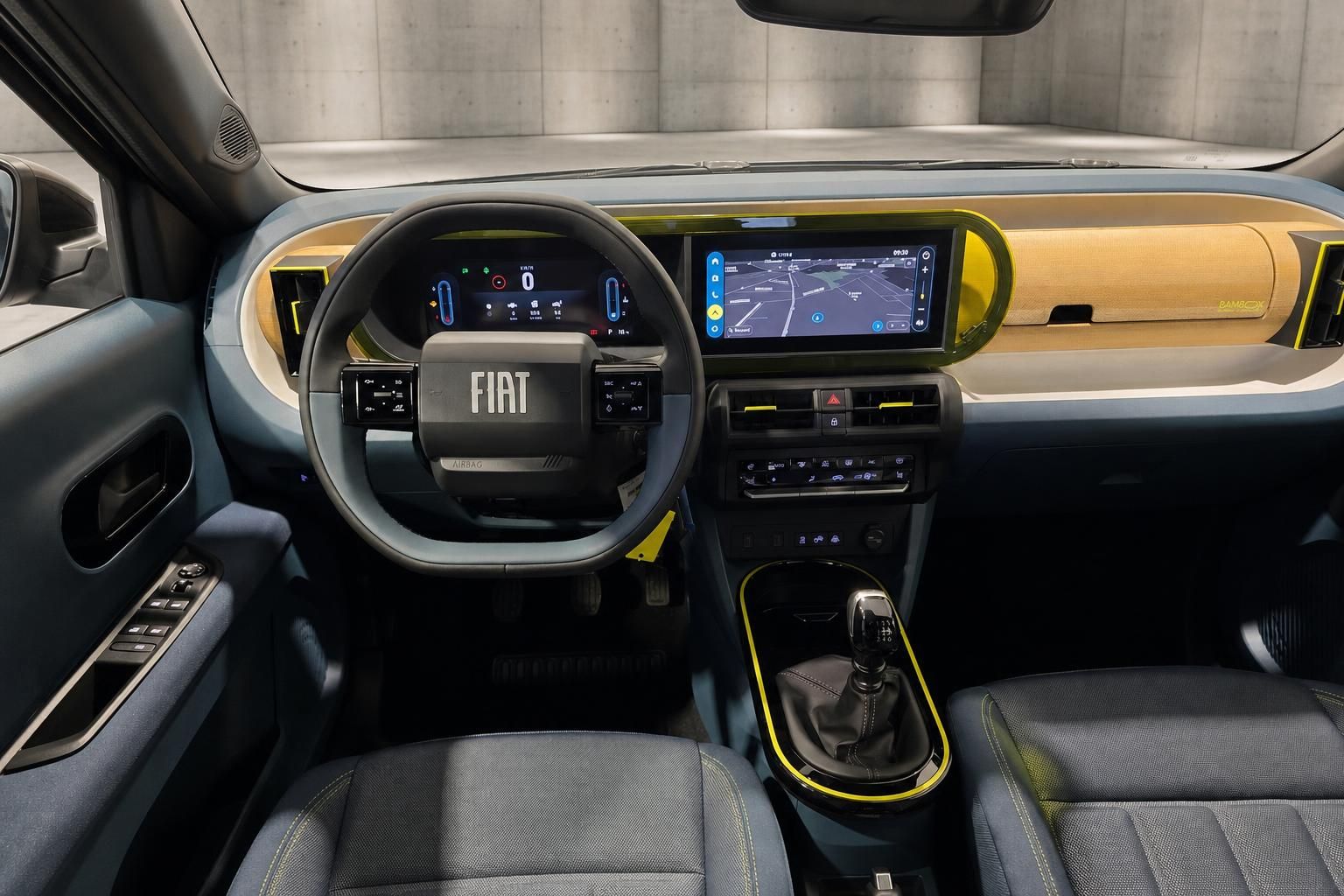 Fiat Cockpit mit Lenkrad, Navigationsdisplay und Schaltung