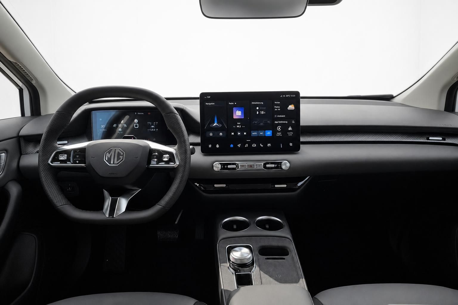 MG Cockpit mit Lenkrad und Touchscreen-Infotainment Innenansicht