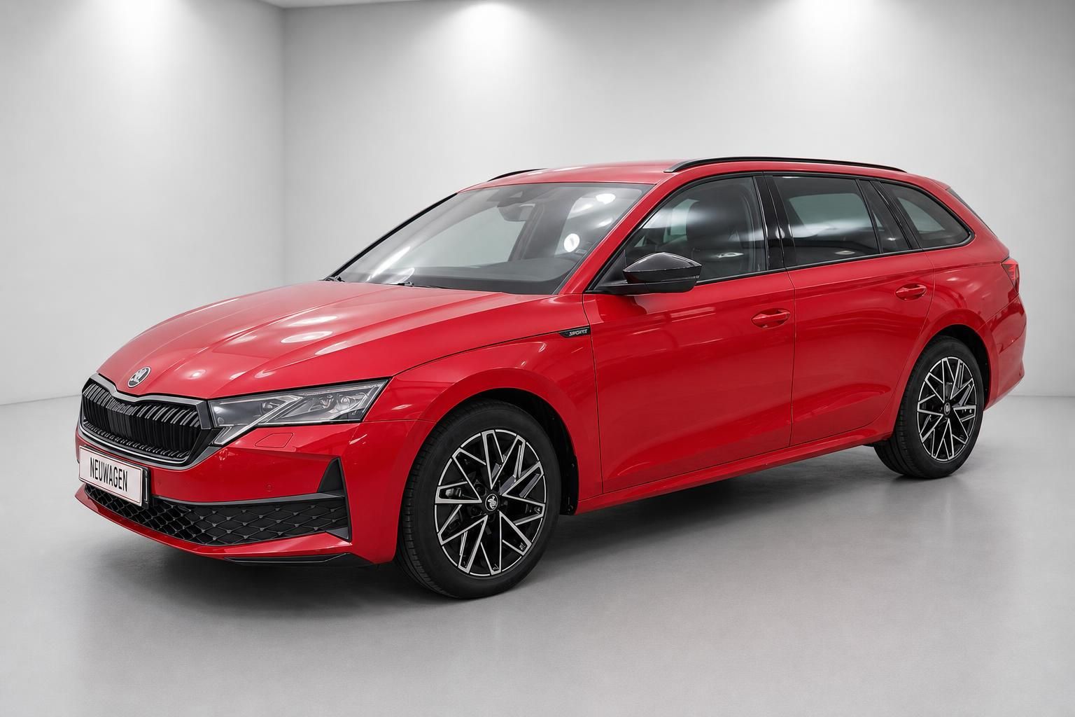 Roter Skoda Octavia Combi Sportline Frontansicht schraeg