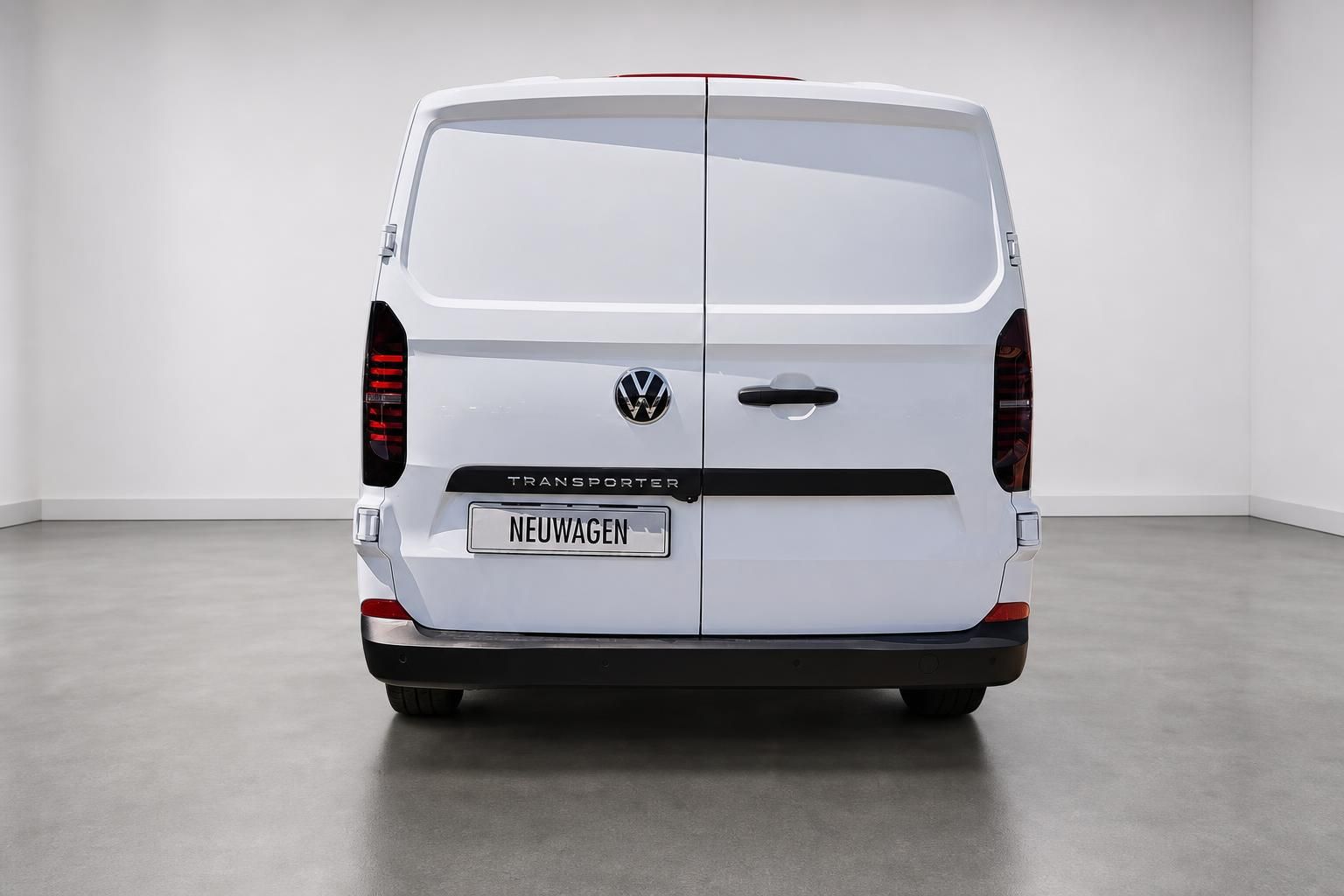 VW Transporter Kastenwagen weiß Heckansicht Studio