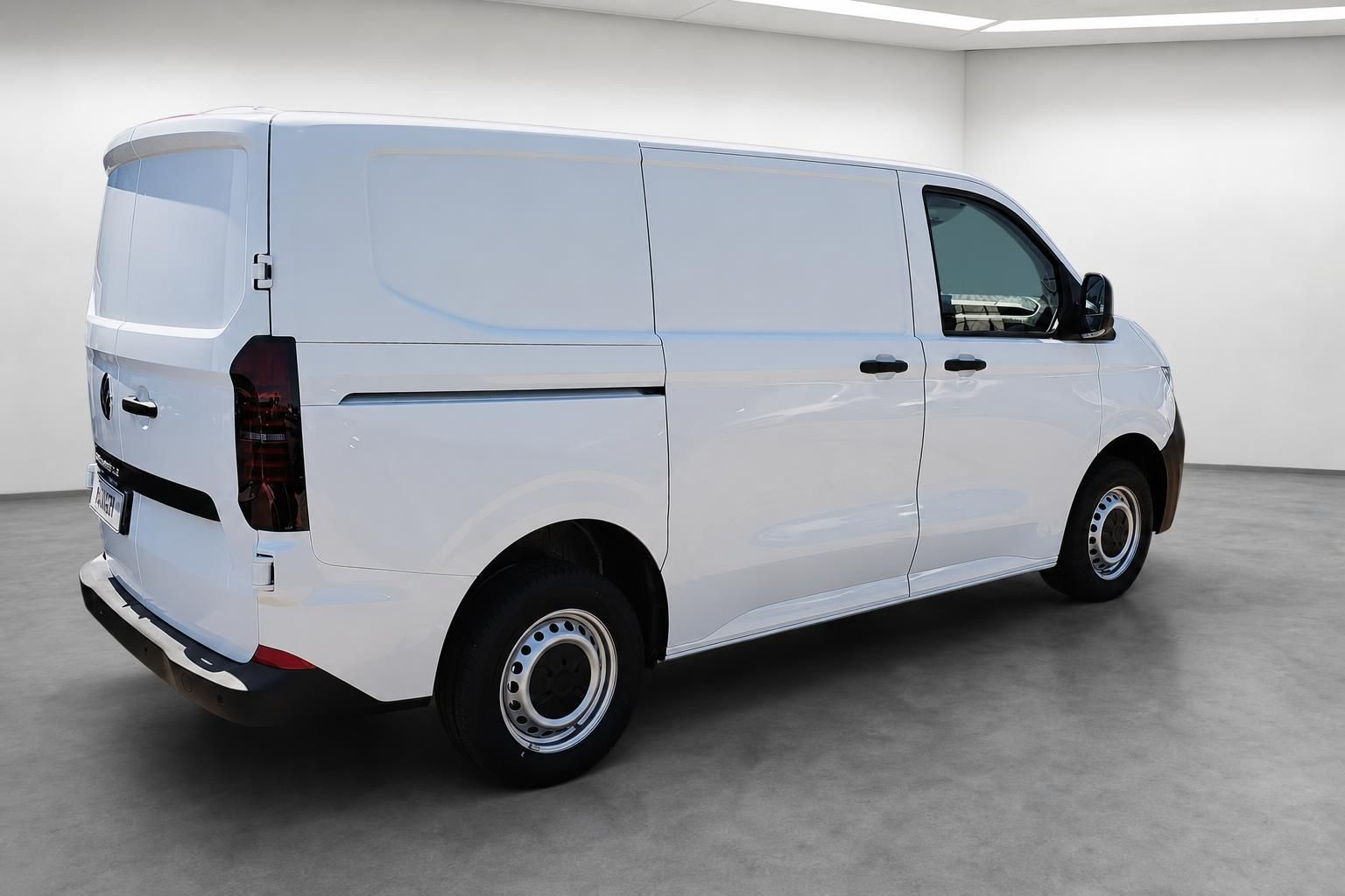 VW Transporter Kastenwagen weiß Heck-Seitenansicht Studio