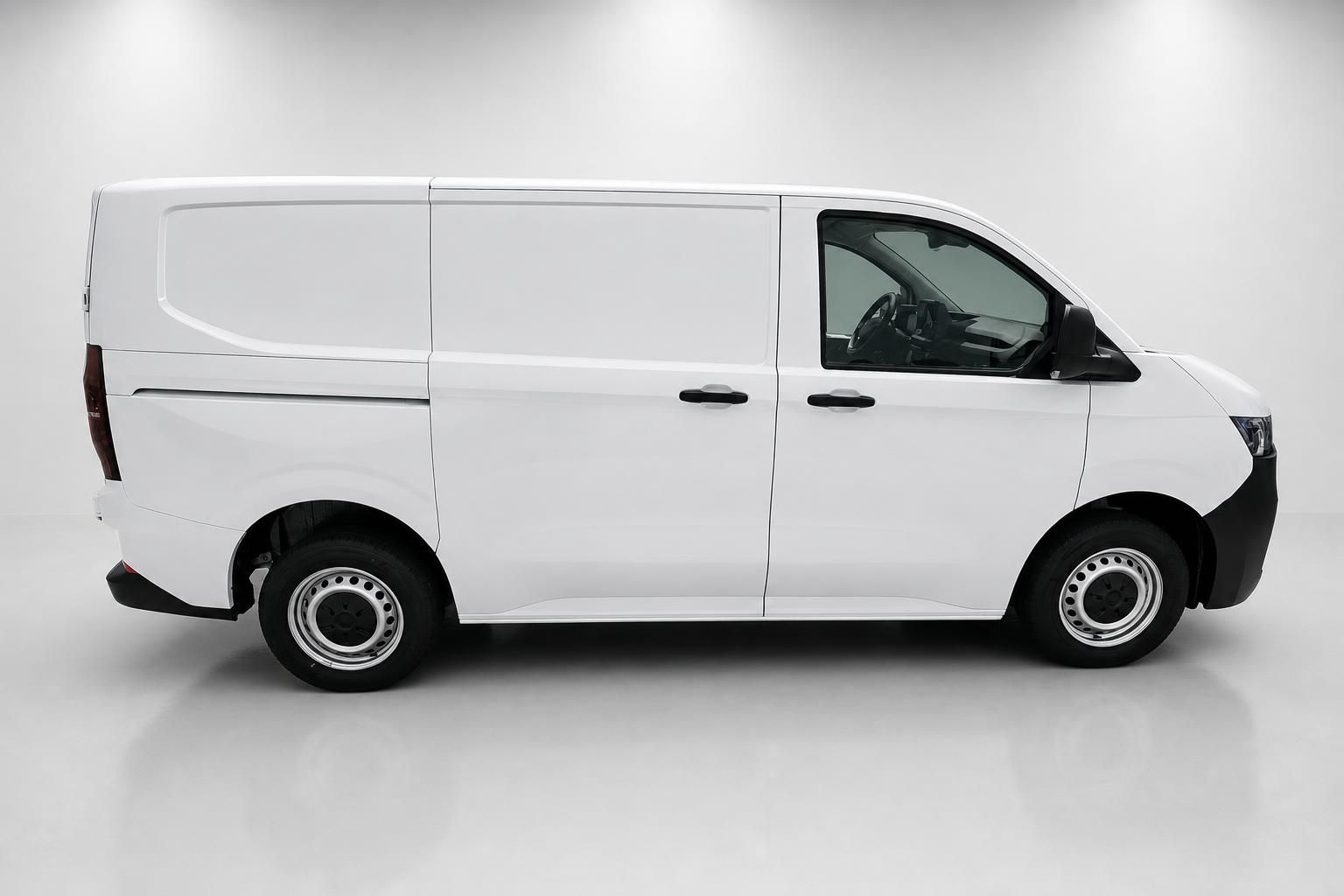 VW Transporter Kastenwagen weiß Seitenansicht im Studio