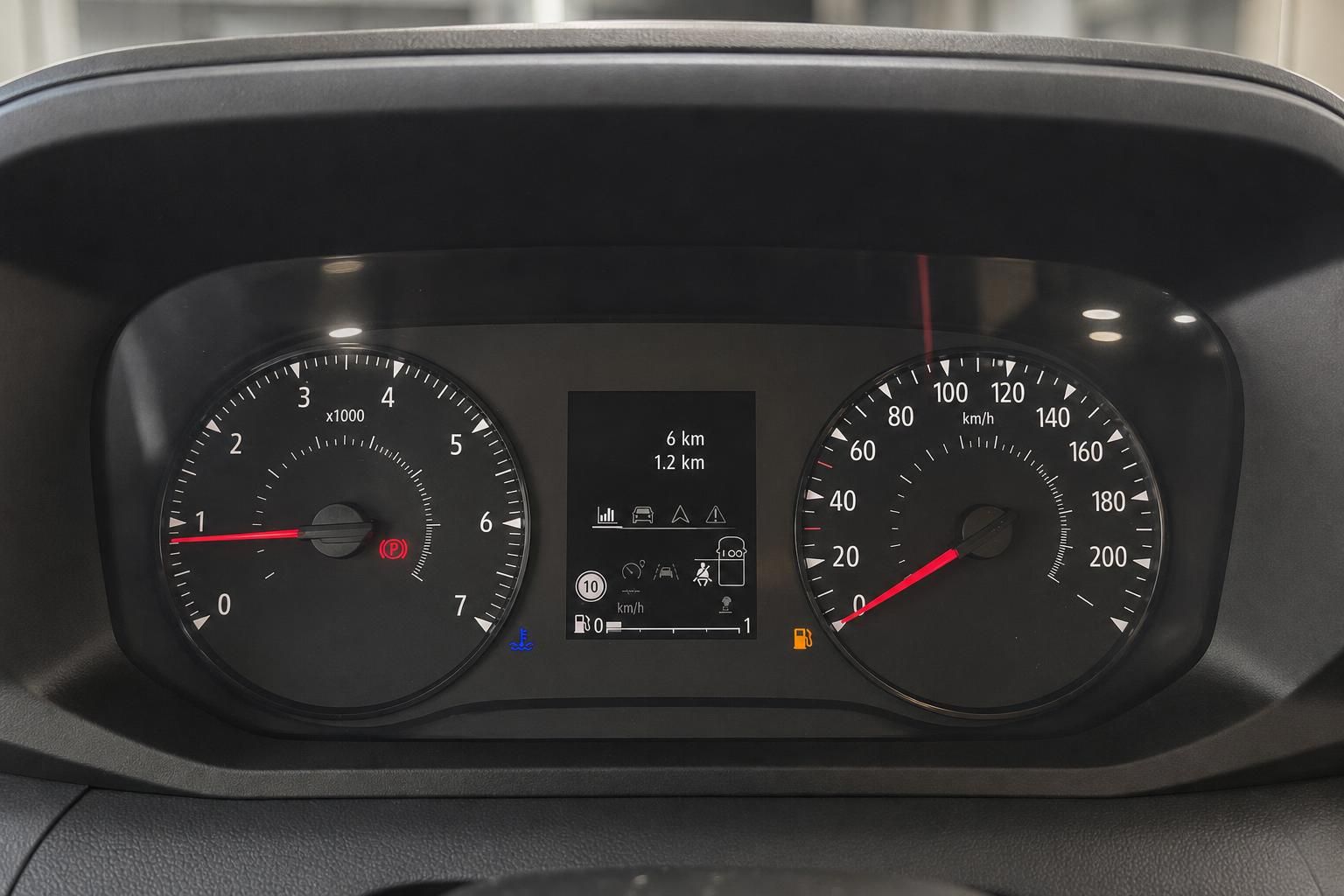 Cockpit-Anzeige mit Tacho und Drehzahlmesser eines Transporters