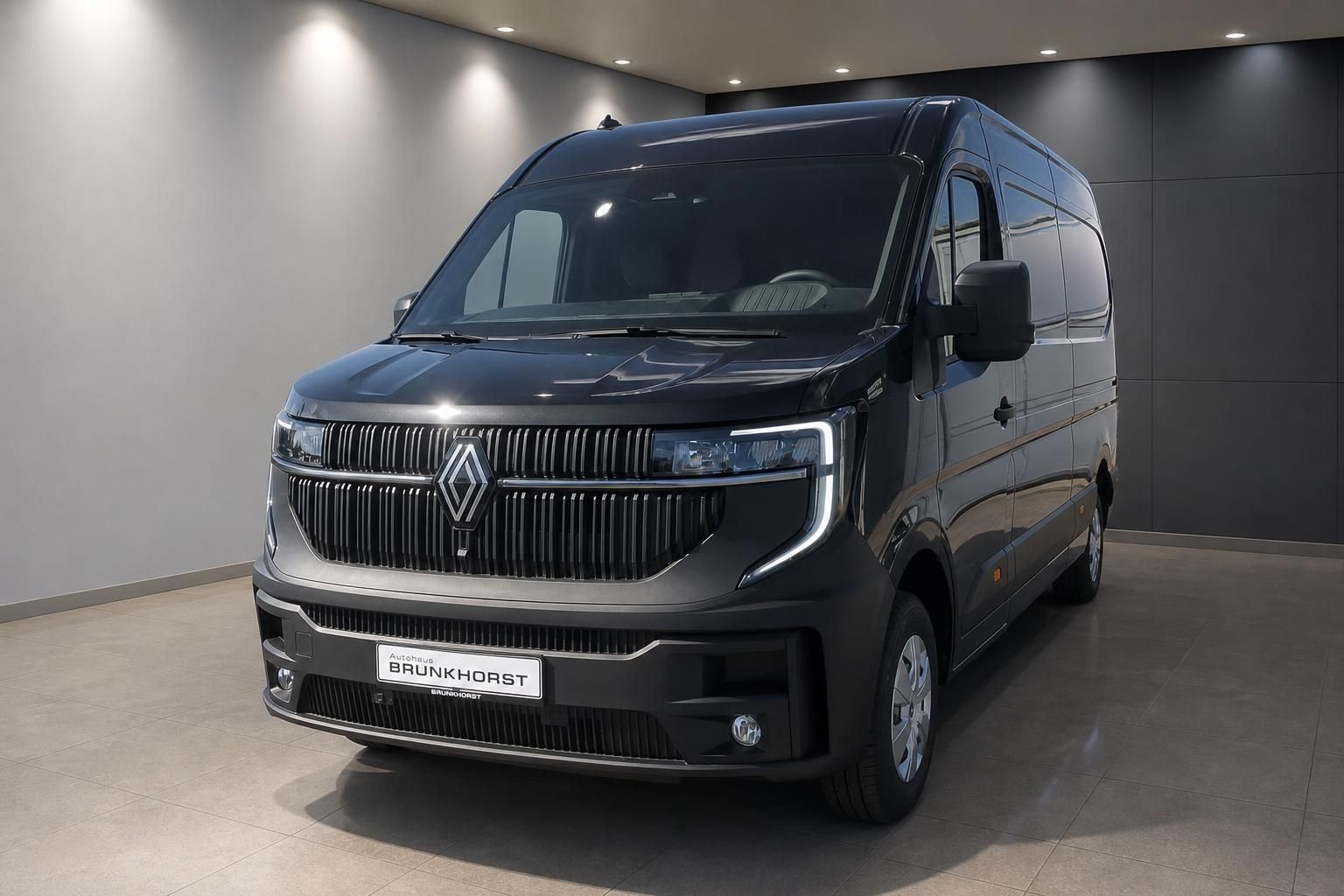 Renault Master schwarz Frontansicht seitlich im Autohaus Brunkhorst
