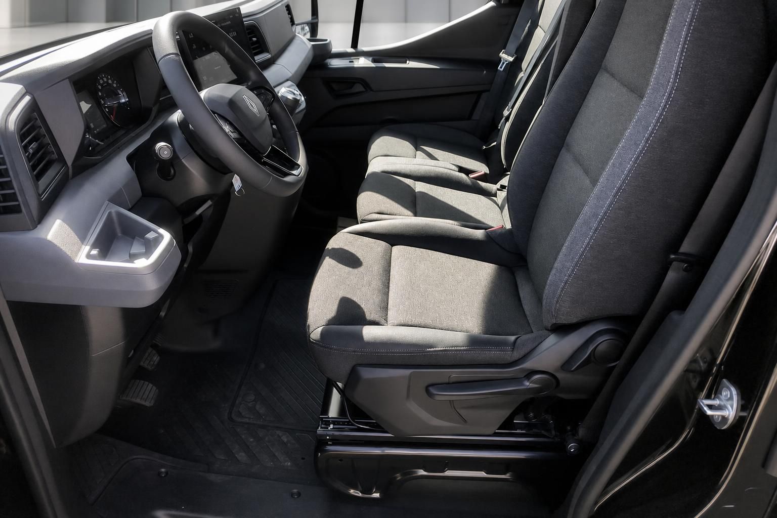 Renault Master Innenraum Vordersitze und Fahrerkabine Detailansicht