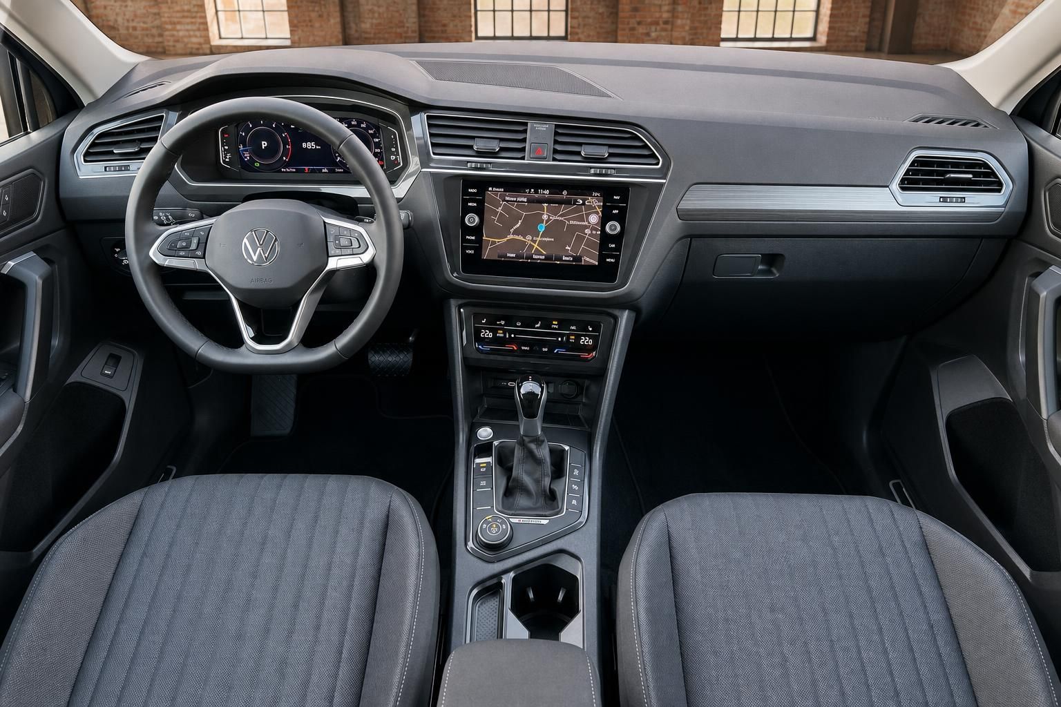VW Armaturenbrett mit Lenkrad und Touchscreen Navigation komplett
