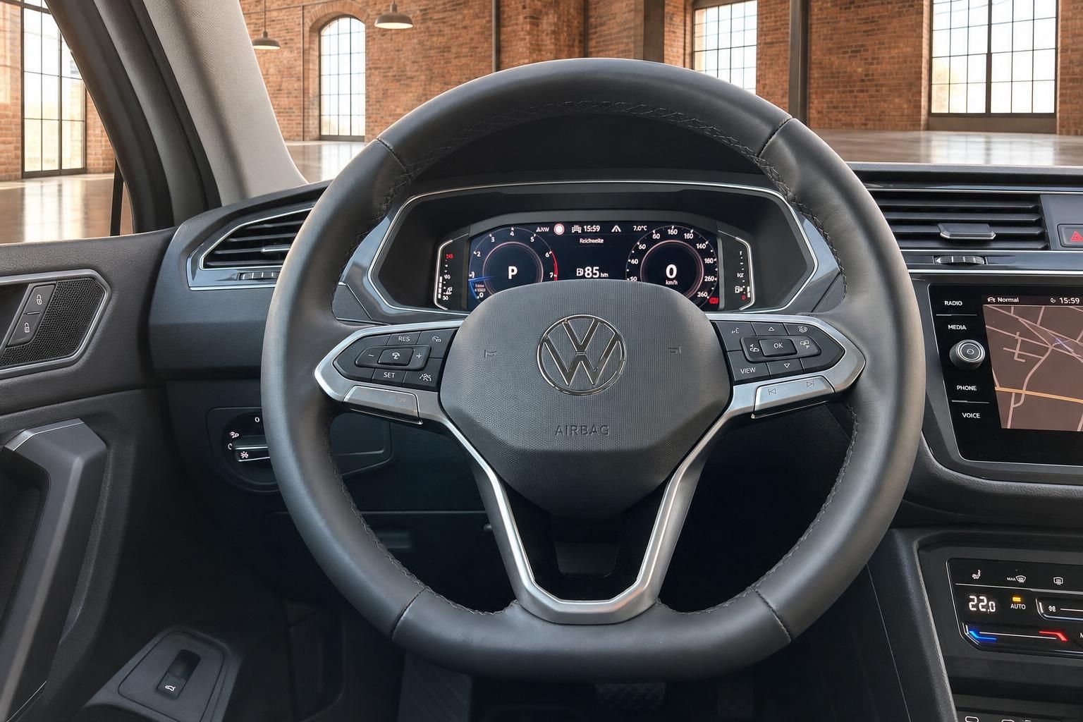 VW Lenkrad mit digitalem Tacho und Multifunktionstasten im Detail
