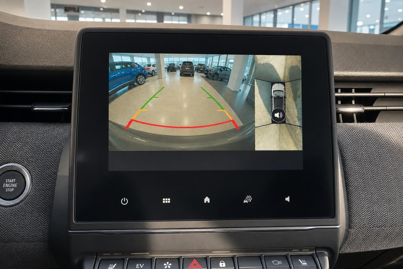 Fahrzeug-Touchscreen mit Rückfahrkamera und 360-Grad-Vogelperspektive sowie Einparkhilfe-Anzeige