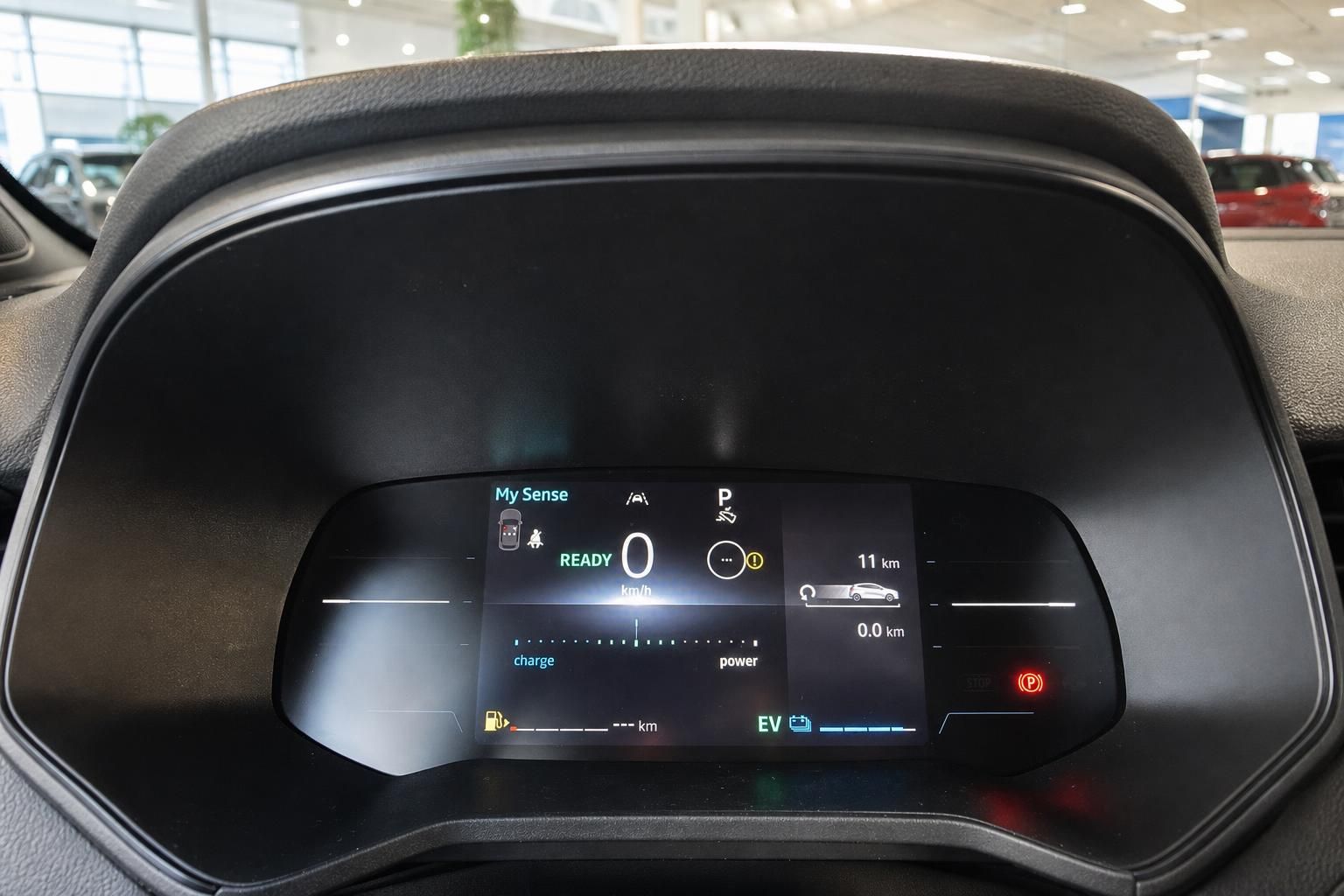 Renault Digitales Kombiinstrument mit EV-Anzeige, Tacho und Fahrerassistenzsystem-Display