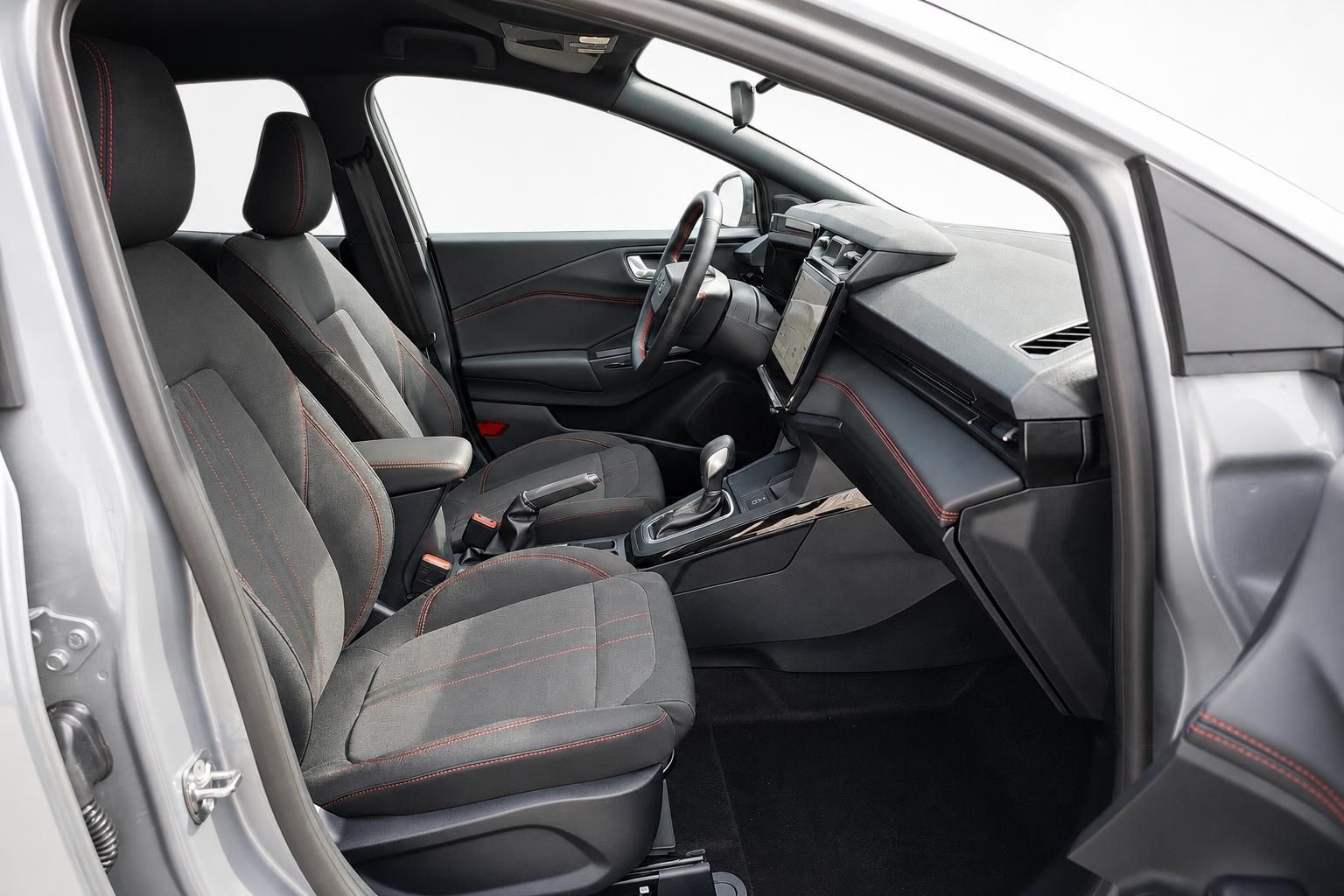 Ford Puma Interieur mit Sportsitzen und Touchscreen-Ansicht