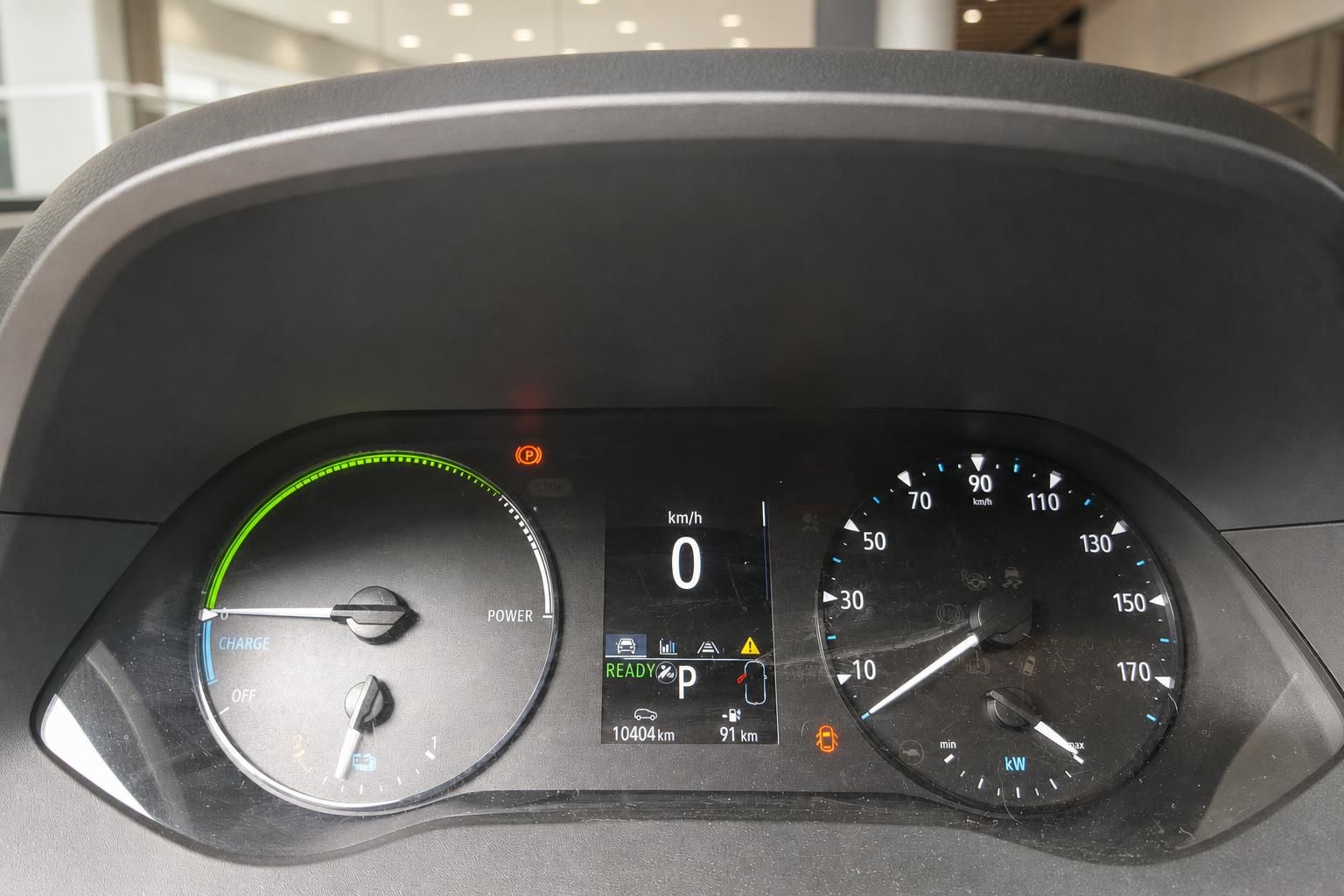 Digitales Kombiinstrument mit Elektrofahrzeug-Anzeige und Tacho im Fahrzeugcockpit