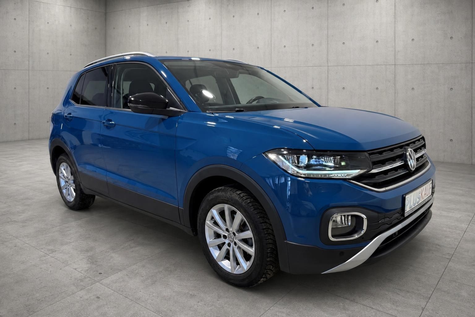 VW T-Cross blau Frontansicht schräg mit Alufelgen