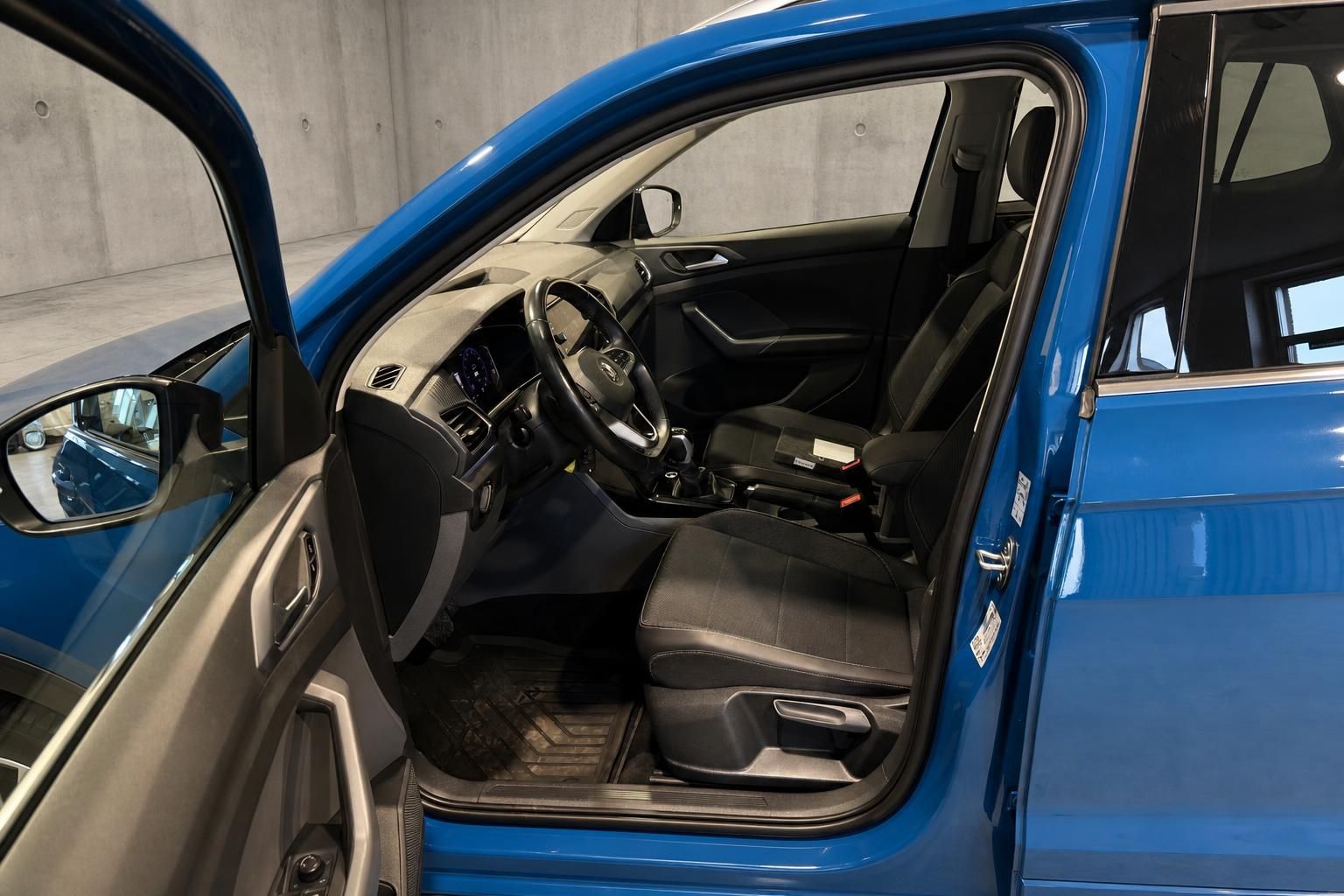VW T-Cross Innenraum Fahrersitz und Cockpit Ansicht