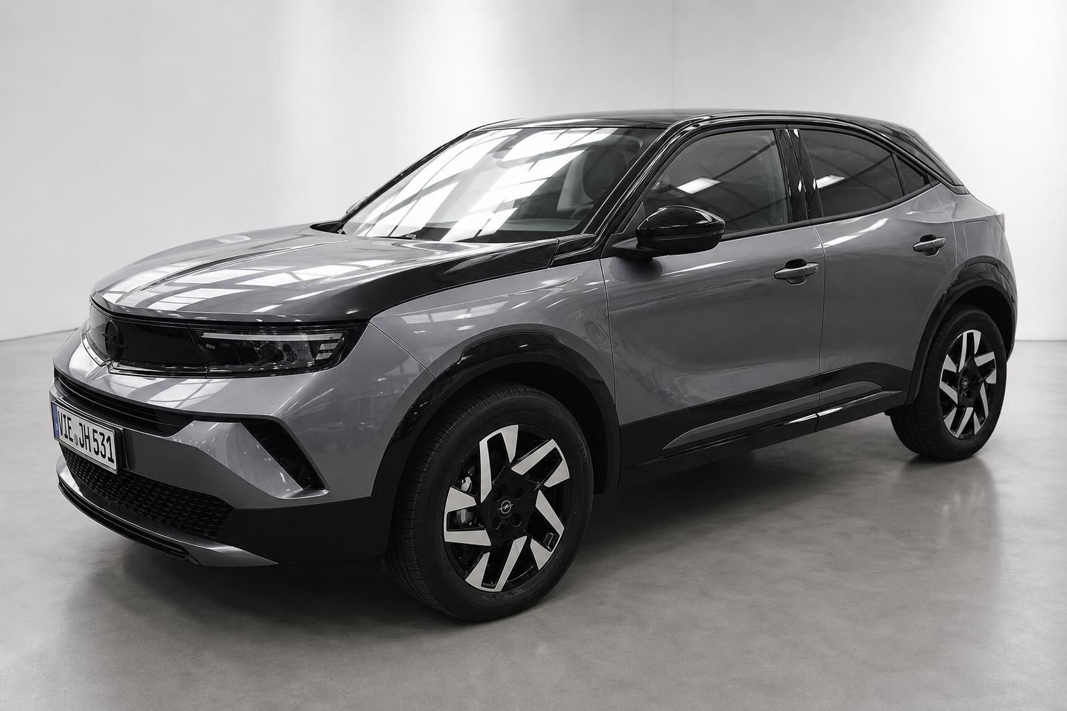 Opel Mokka Neuwagen, Frontansicht schräg in Grau
