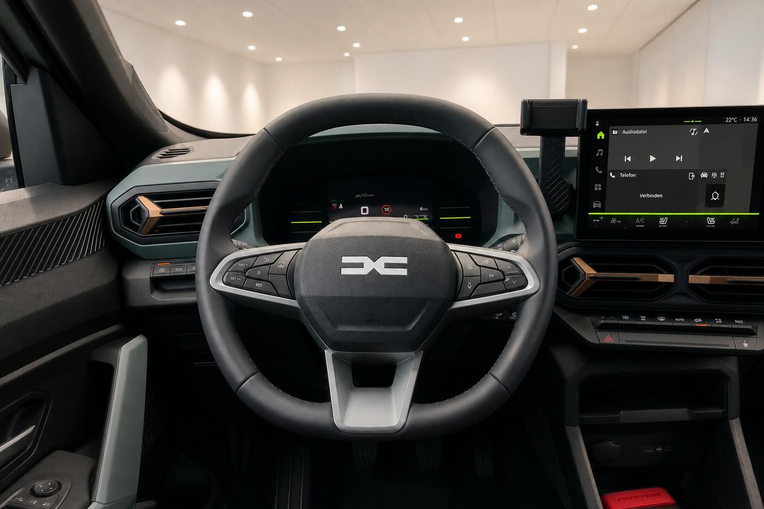 Cockpit mit Lenkrad und Multifunktionsdisplay im Dacia Duster Innenraum