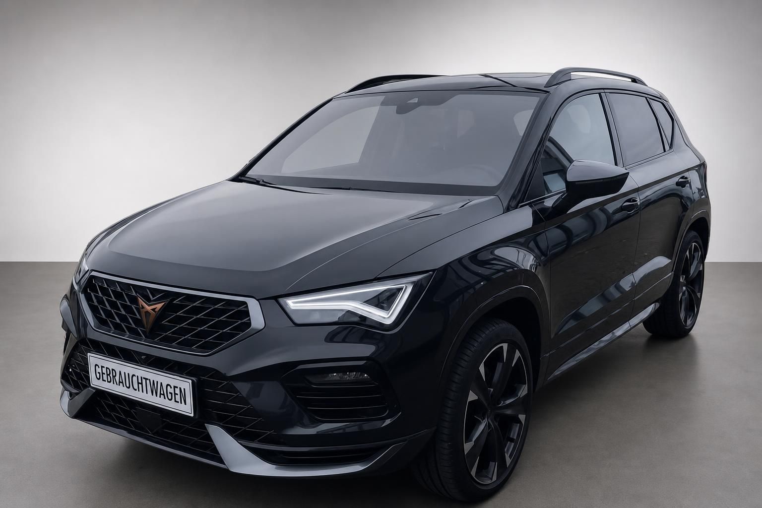 Cupra Ateca schwarz SUV Frontansicht Studio Gebrauchtwagen