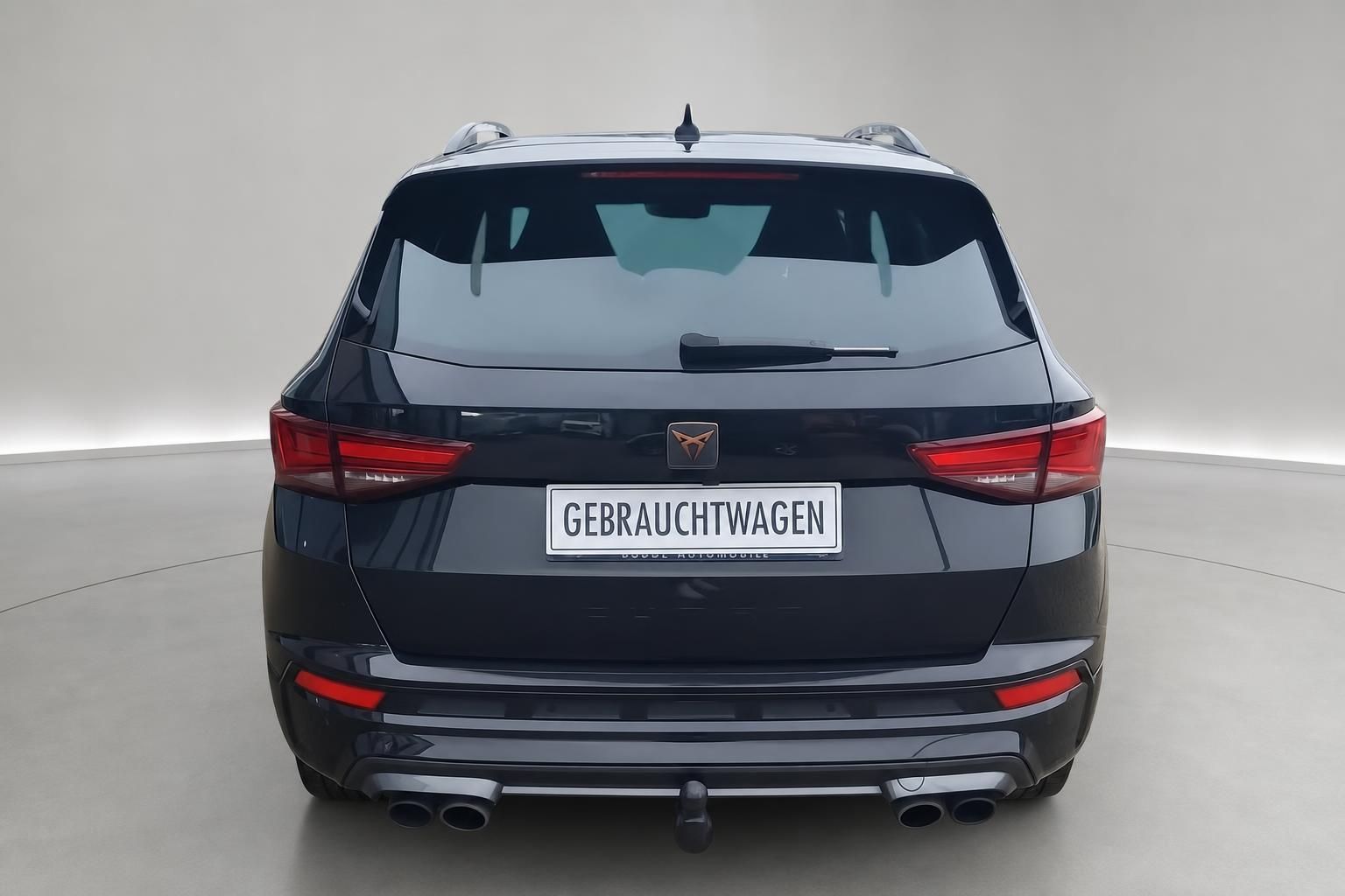 Cupra Ateca schwarz Heckansicht Gebrauchtwagen mit Sportauspuff