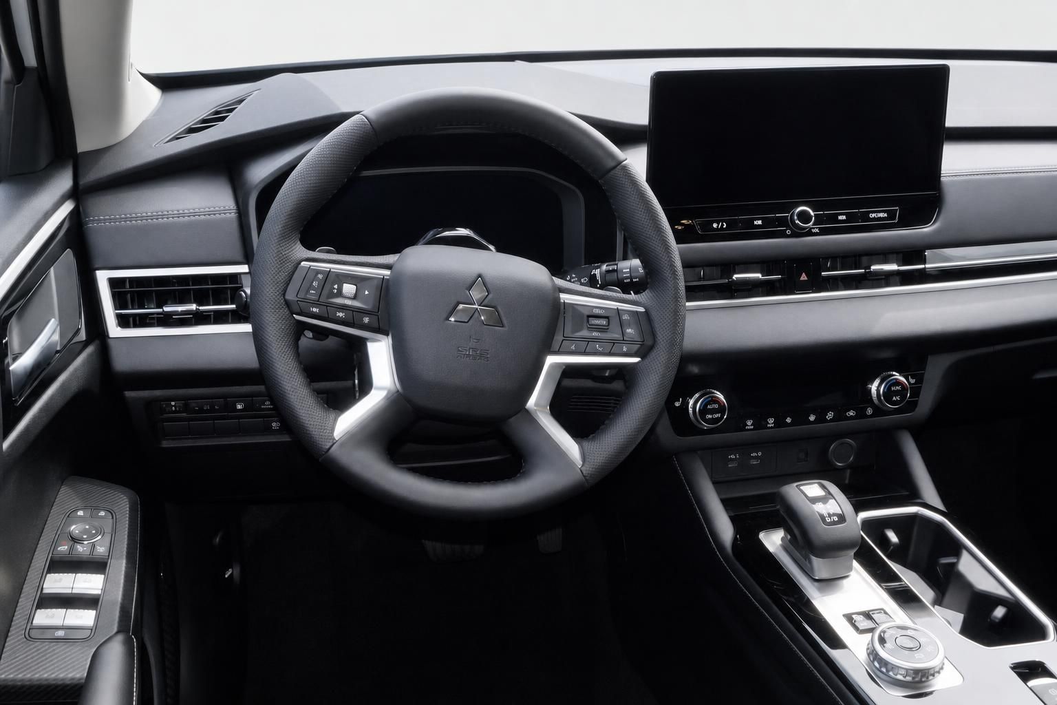 Mitsubishi Innenraum mit Lenkrad, Touchscreen, Mittelkonsole und Cockpit in schwarzem Design