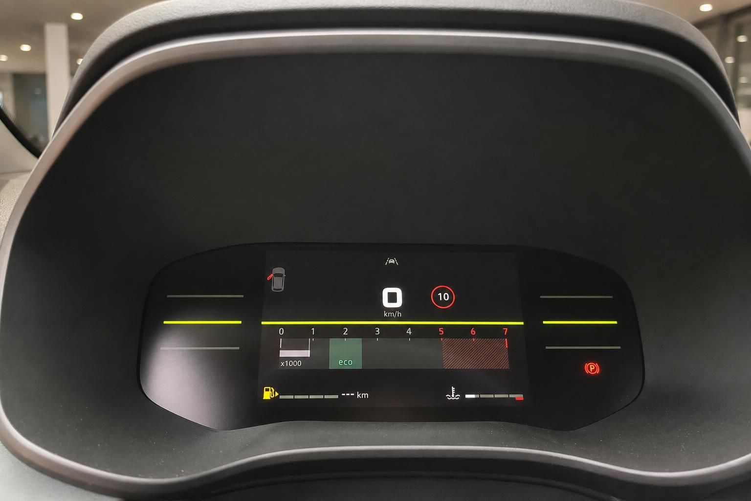 Digitales Kombiinstrument mit Tachoanzeige im Fahrzeug