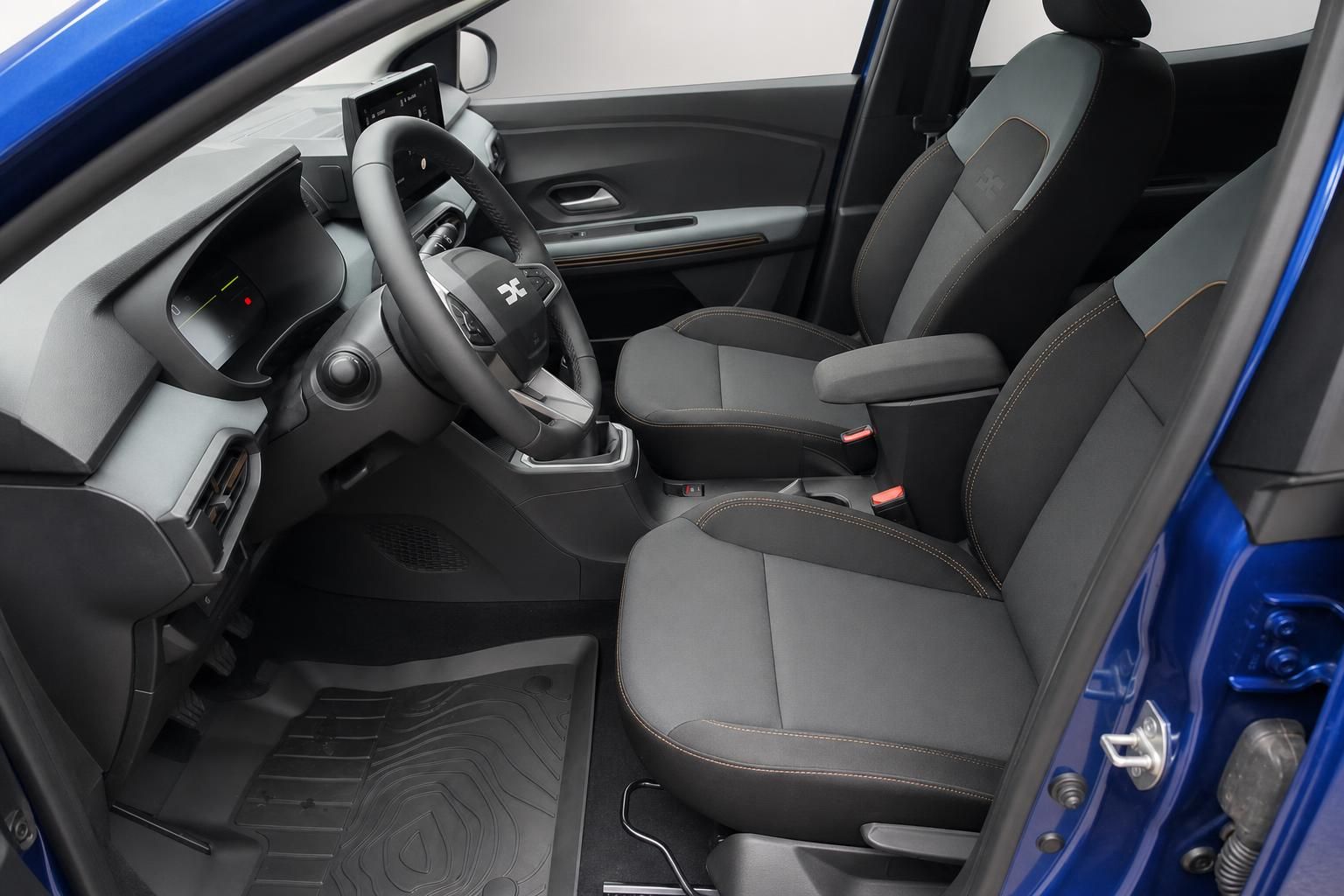 Dacia Sandero Innenraum, Vordersitze und Armaturenbrett im Detail