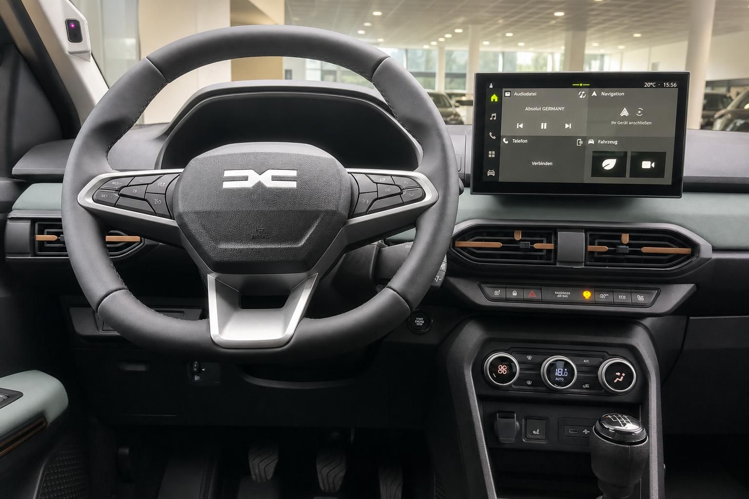 Dacia Sandero Innenraum, Lenkrad und Multimedia-Display im Detail