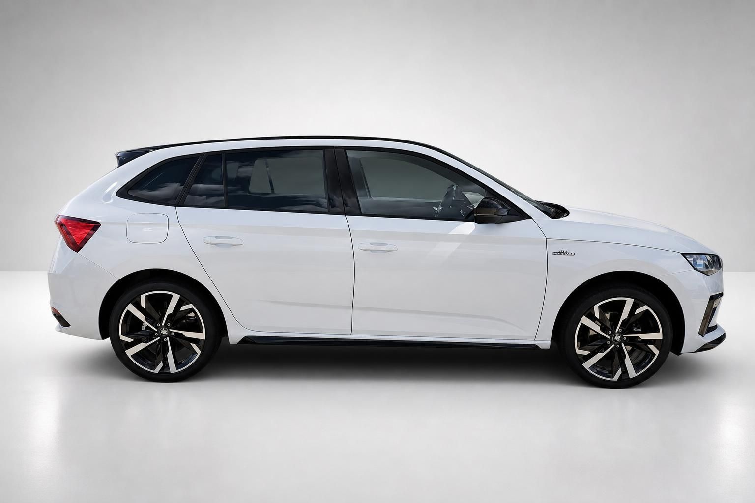 Skoda Fabia Monte Carlo weiß Seitenansicht Studio