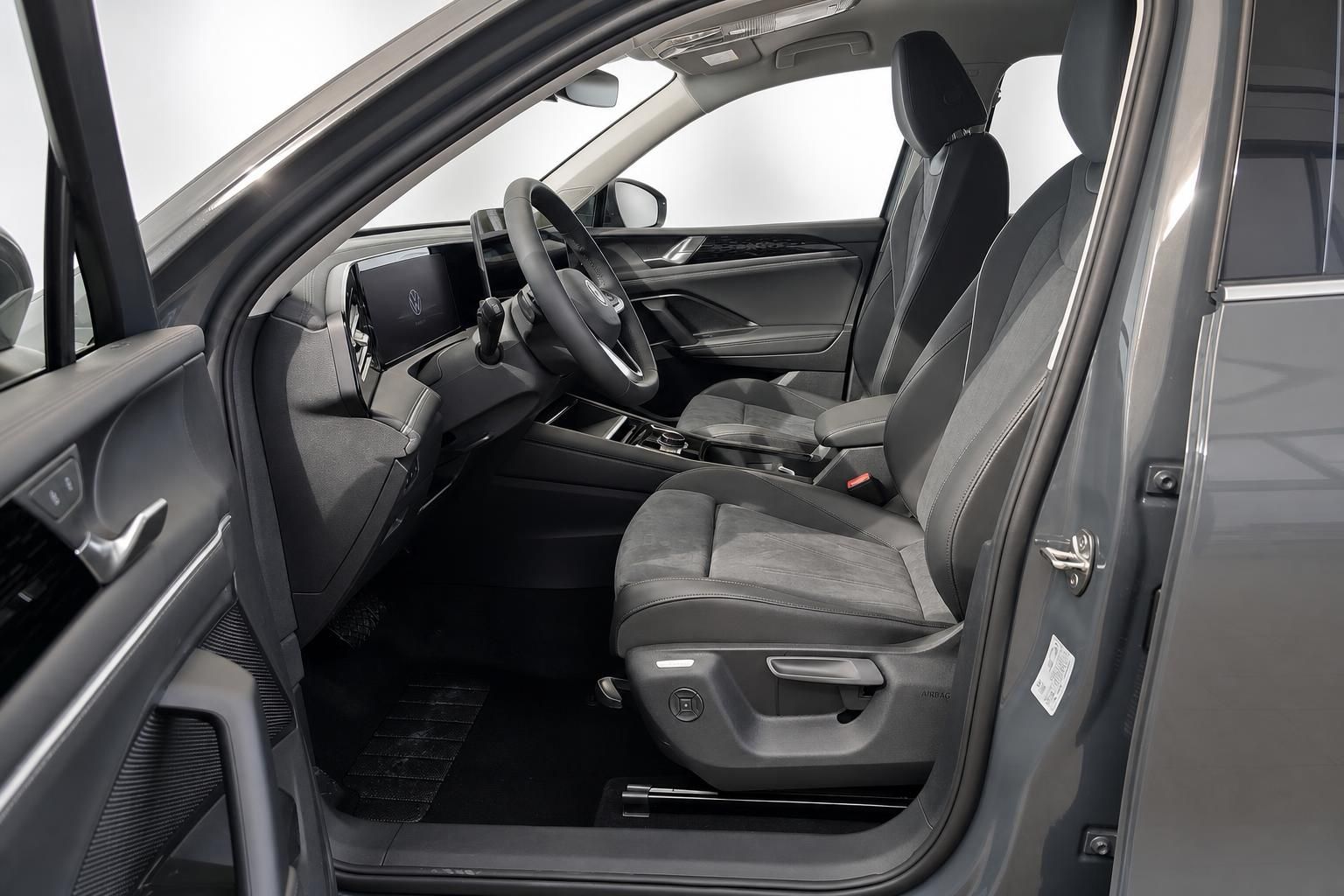 VW Innenraum Vordersitze und Cockpit mit Lederausstattung