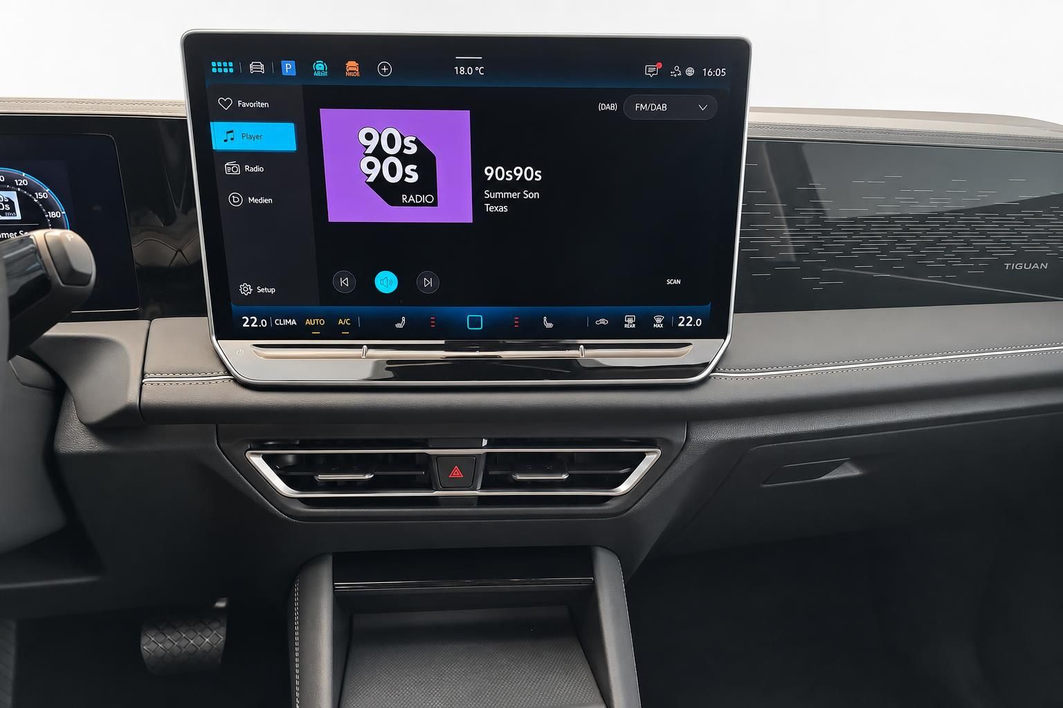 VW Tiguan Infotainment-Touchscreen mit Radio- und Klimabedienung