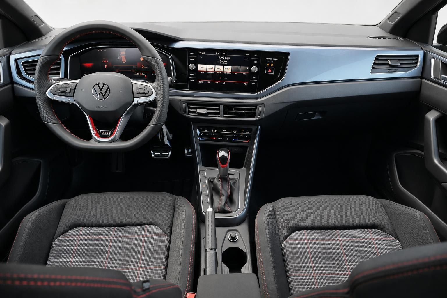 VW Polo GTI Cockpit mit Lenkrad, Digitaltacho und Infotainment-Display