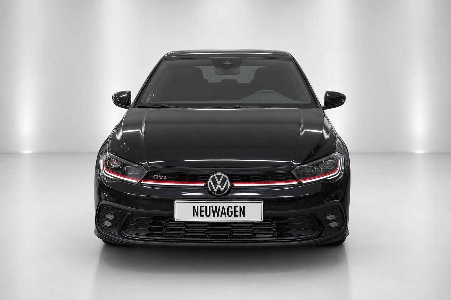 VW Polo GTI schwarz Frontansicht Neuwagen mit Kennzeichenhalter
