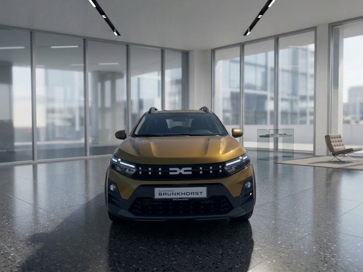 Gelber Dacia Sandero Stepway Frontansicht mit LED-Scheinwerfern im Autohaus