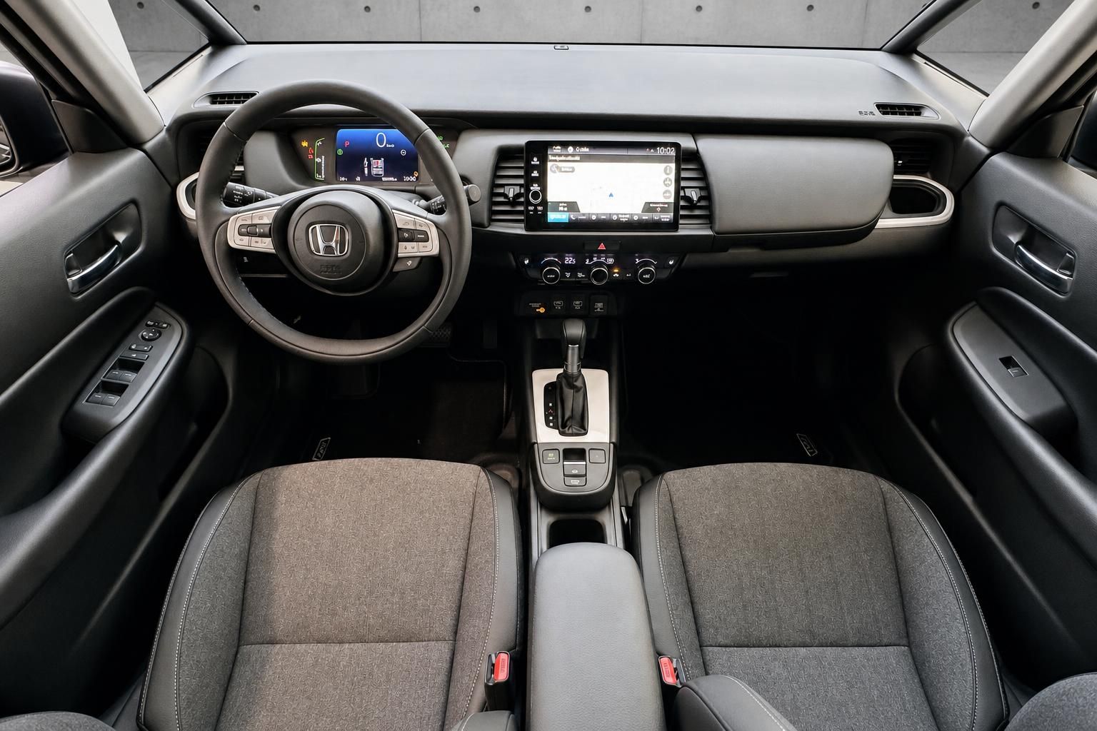 Honda Jazz Cockpit mit Lenkrad, Navigationssystem und Sitzen
