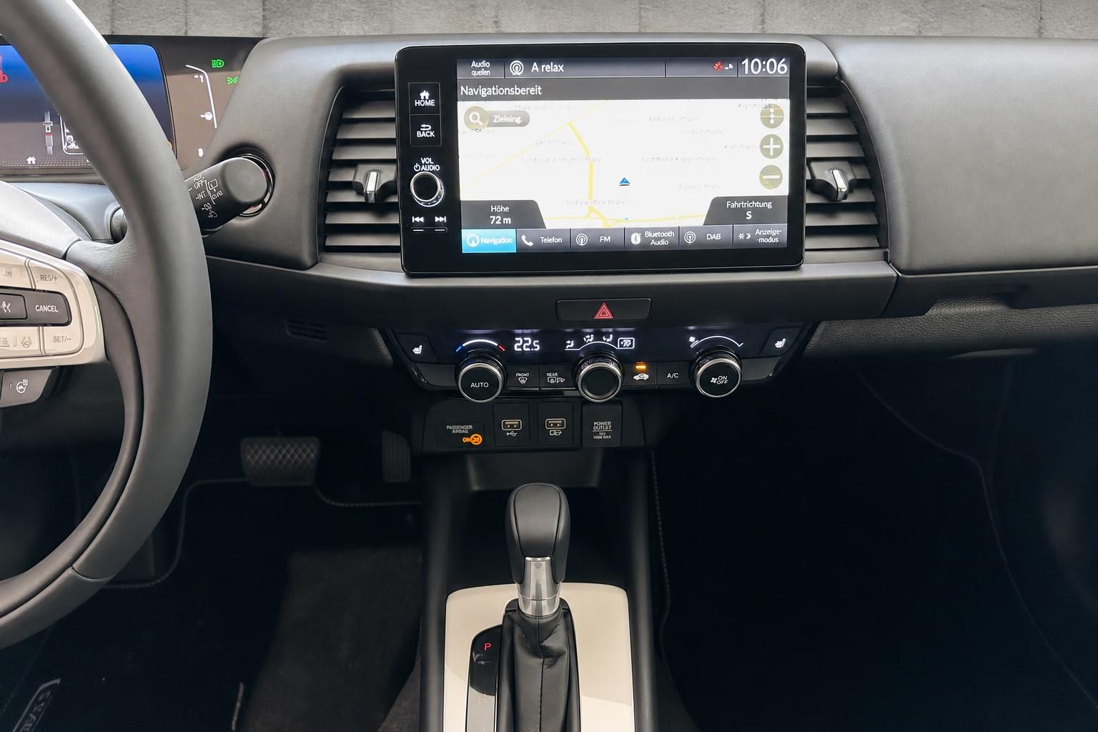 Honda Jazz Infotainment-Display mit Navigation und Klimabedienung