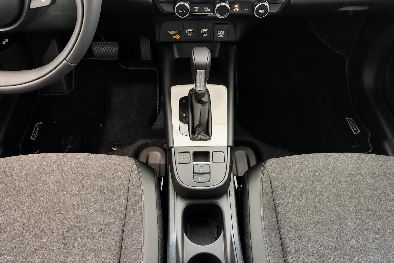 Honda Jazz Mittelkonsole mit Automatikschaltung und Bedienelementen