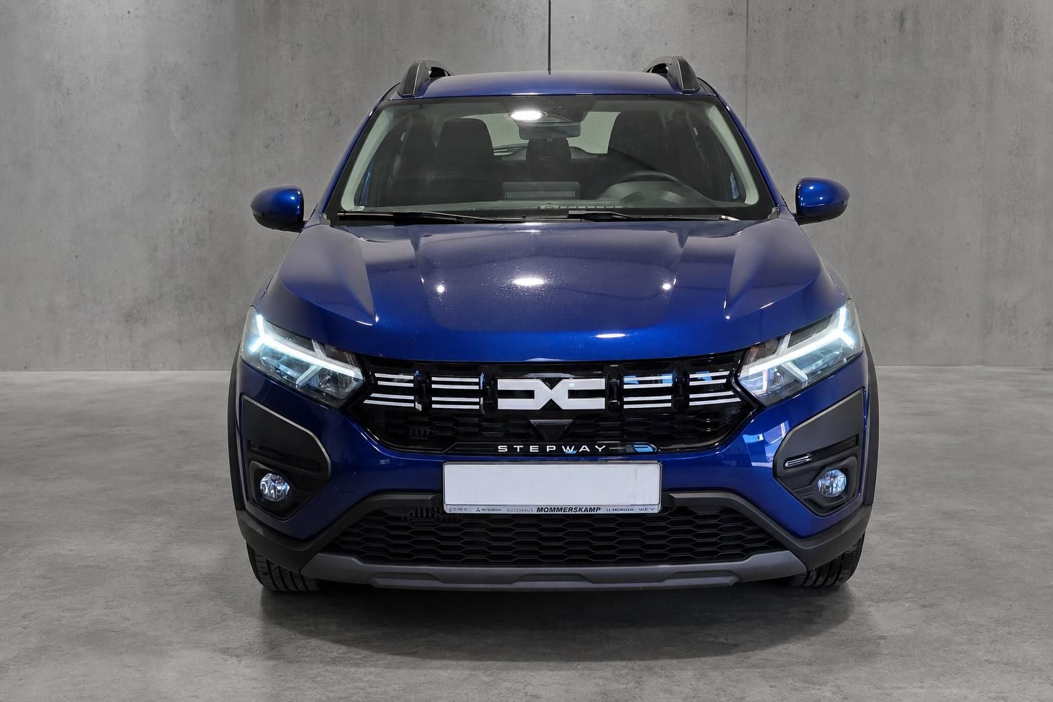Dacia Stepway blau Frontansicht mit LED-Scheinwerfern