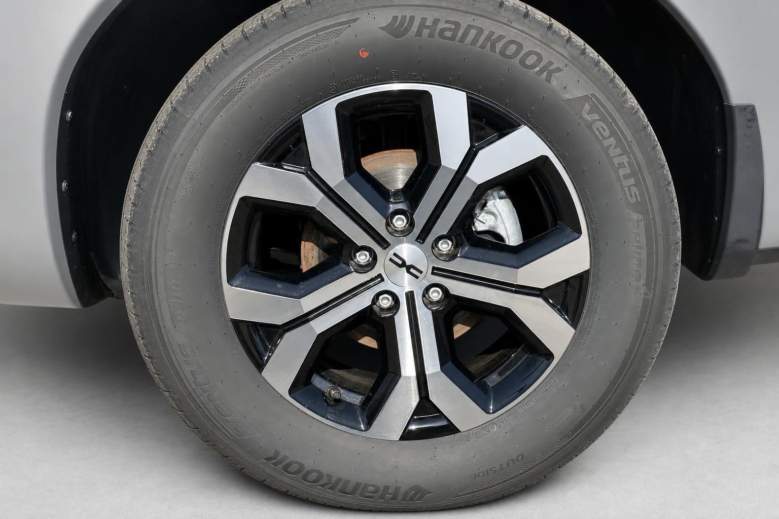 Dacia Duster Felge Detailansicht mit Hankook Reifen