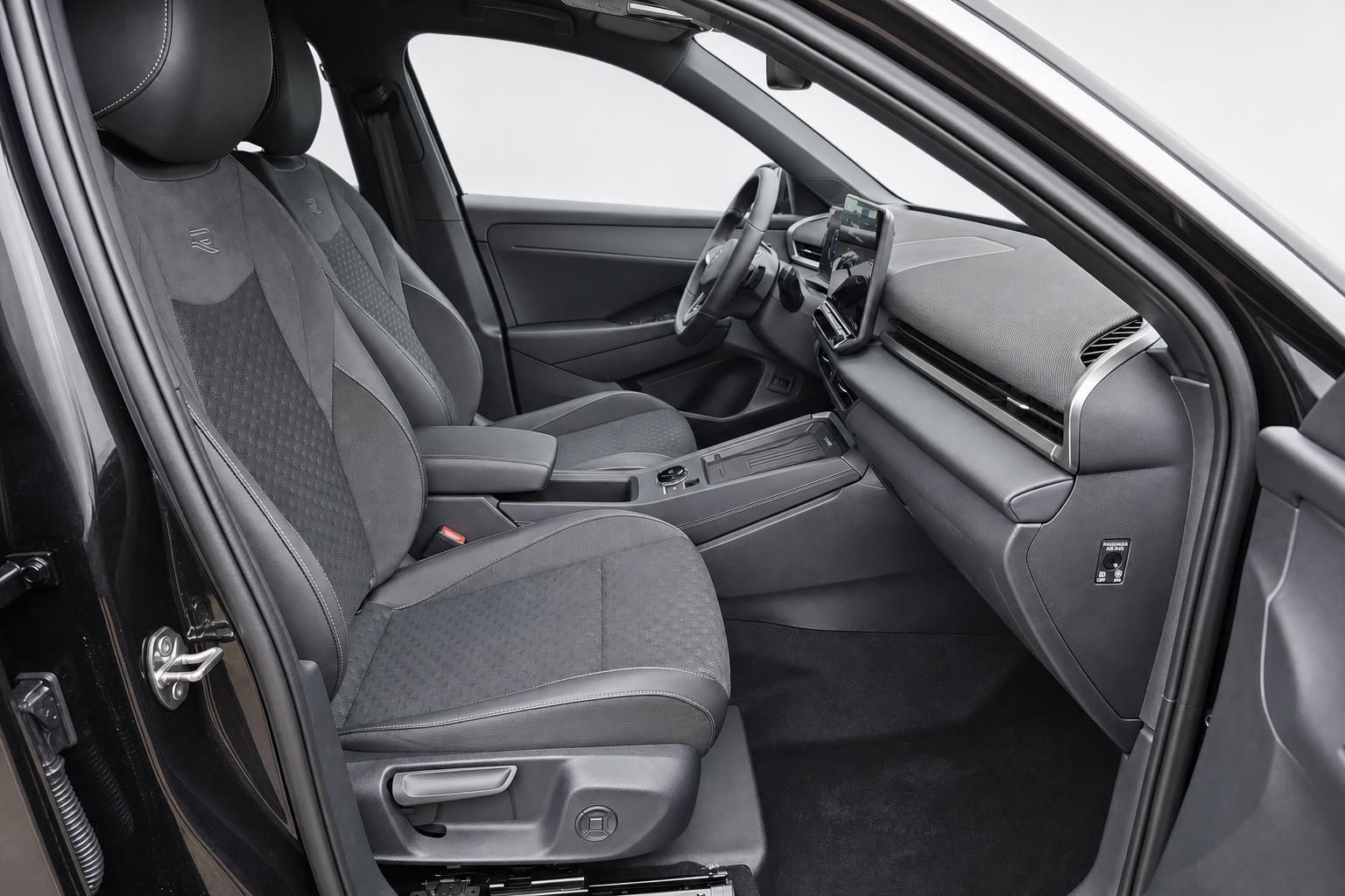VW T-Roc Innenraum Vordersitze und Cockpit Ansicht