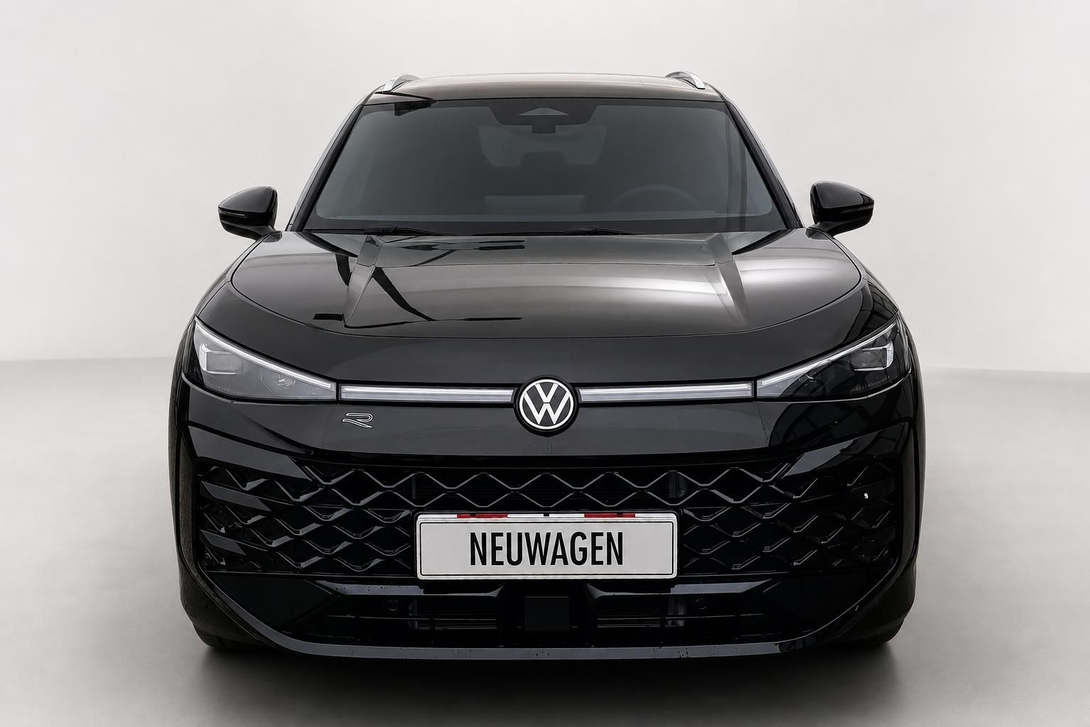 VW T-Roc R-Line schwarz Frontansicht mit Kennzeichen Neuwagen