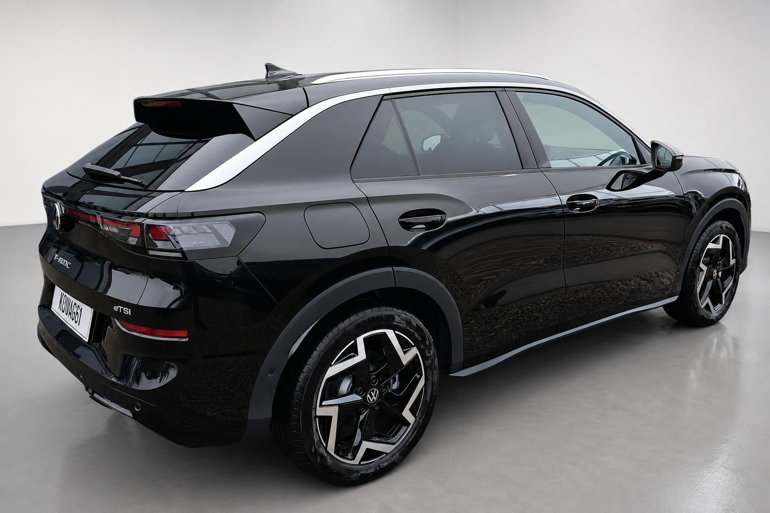 VW T-Roc eTSI schwarz Heck-Seitenansicht mit Kennzeichen