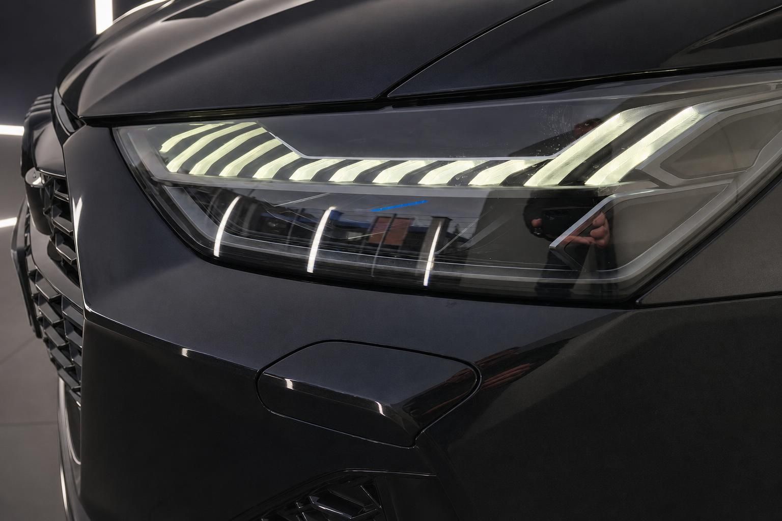 Audi RS6 LED-Matrix Scheinwerfer Nahaufnahme mit dynamischem Blinker
