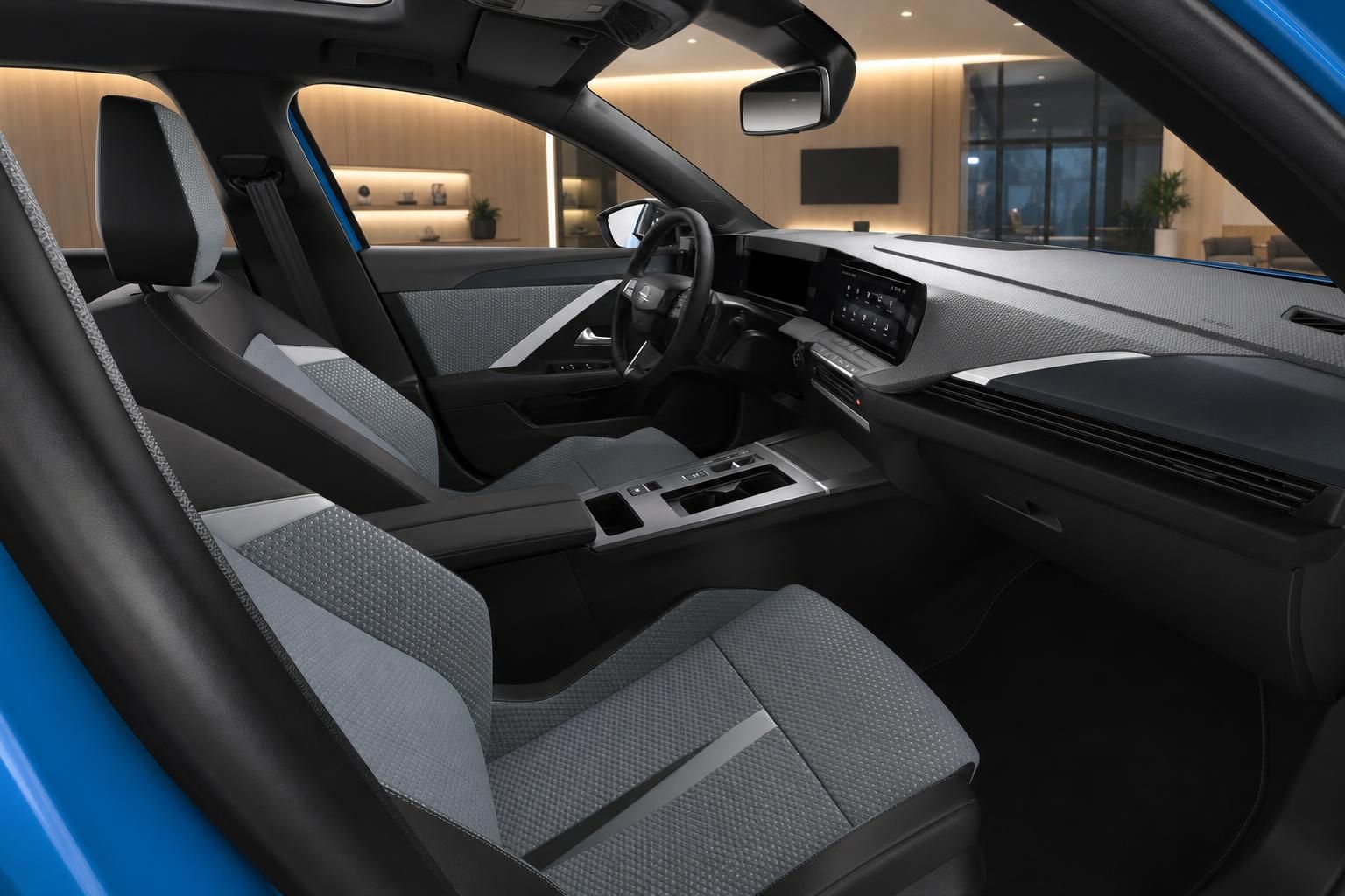 Innenraum Opel Astra Electric mit grauen Sitzen und Touchscreen