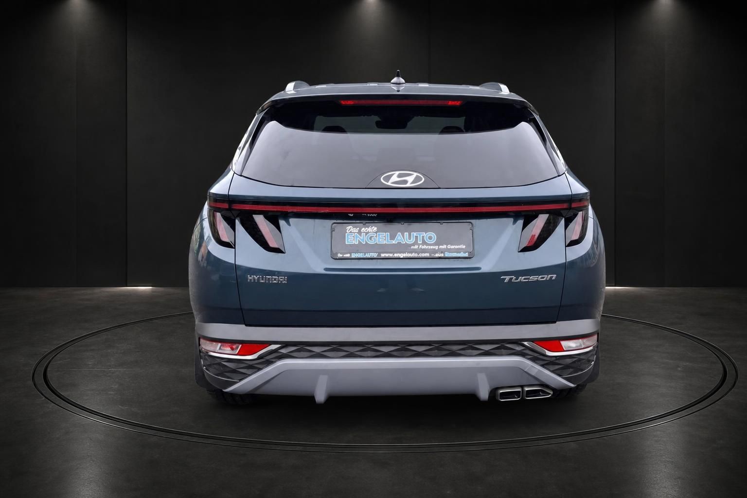 Hyundai Tucson in Blau, Heckansicht im Studio