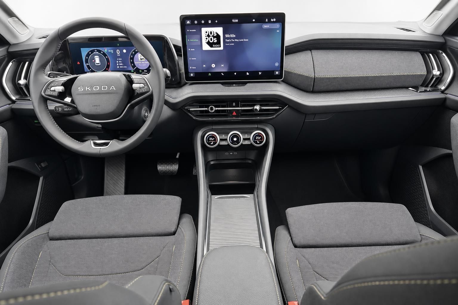 Skoda Cockpit Lenkrad und Mittelkonsole mit Touchscreen von innen