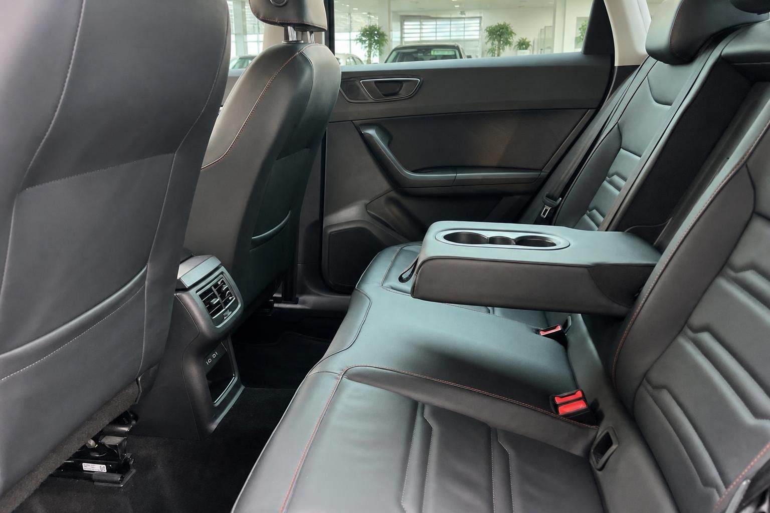 Seat Ateca Rücksitze mit Lederausstattung und Armlehne